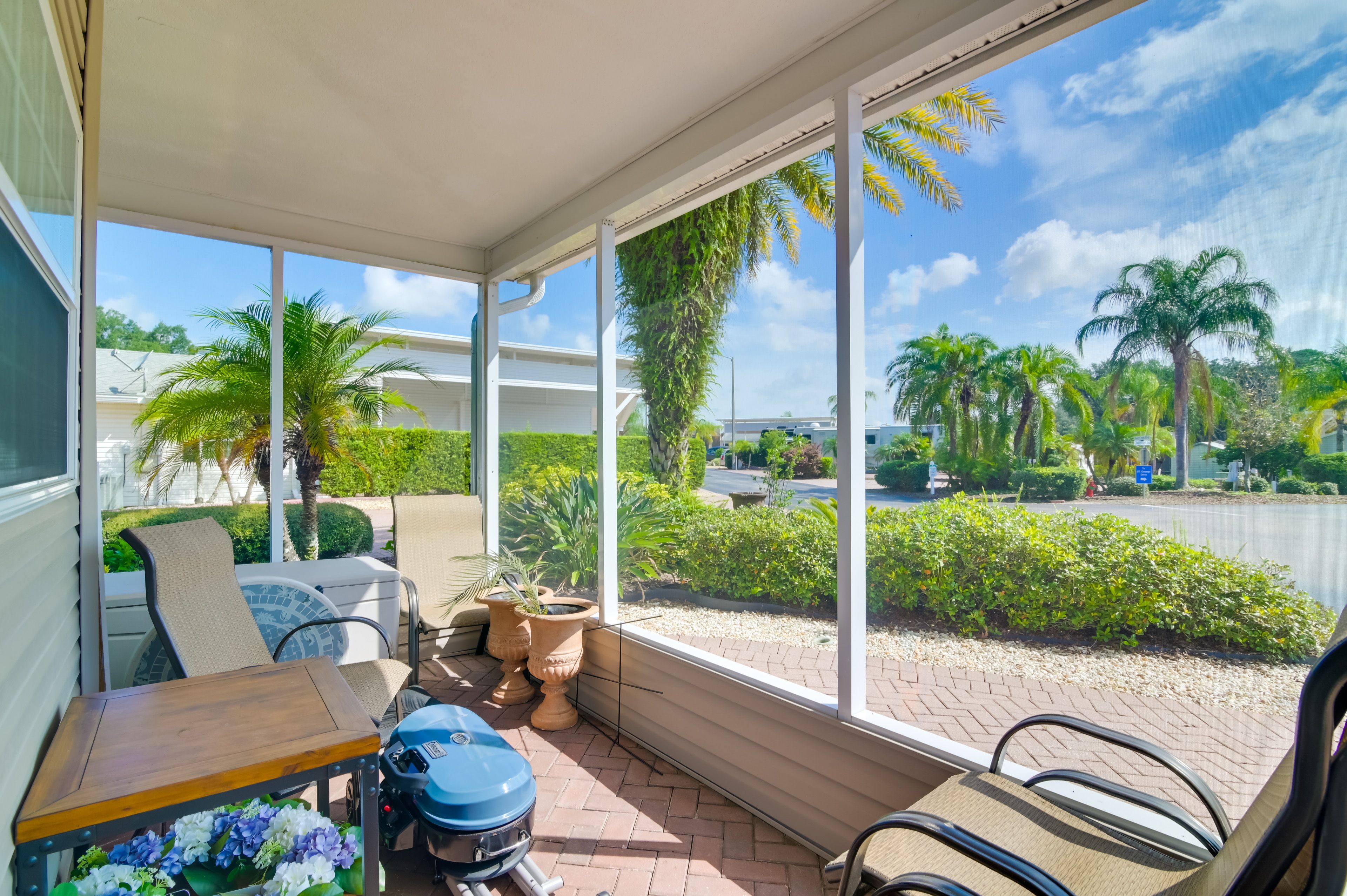 Furnished Lanai | Grill