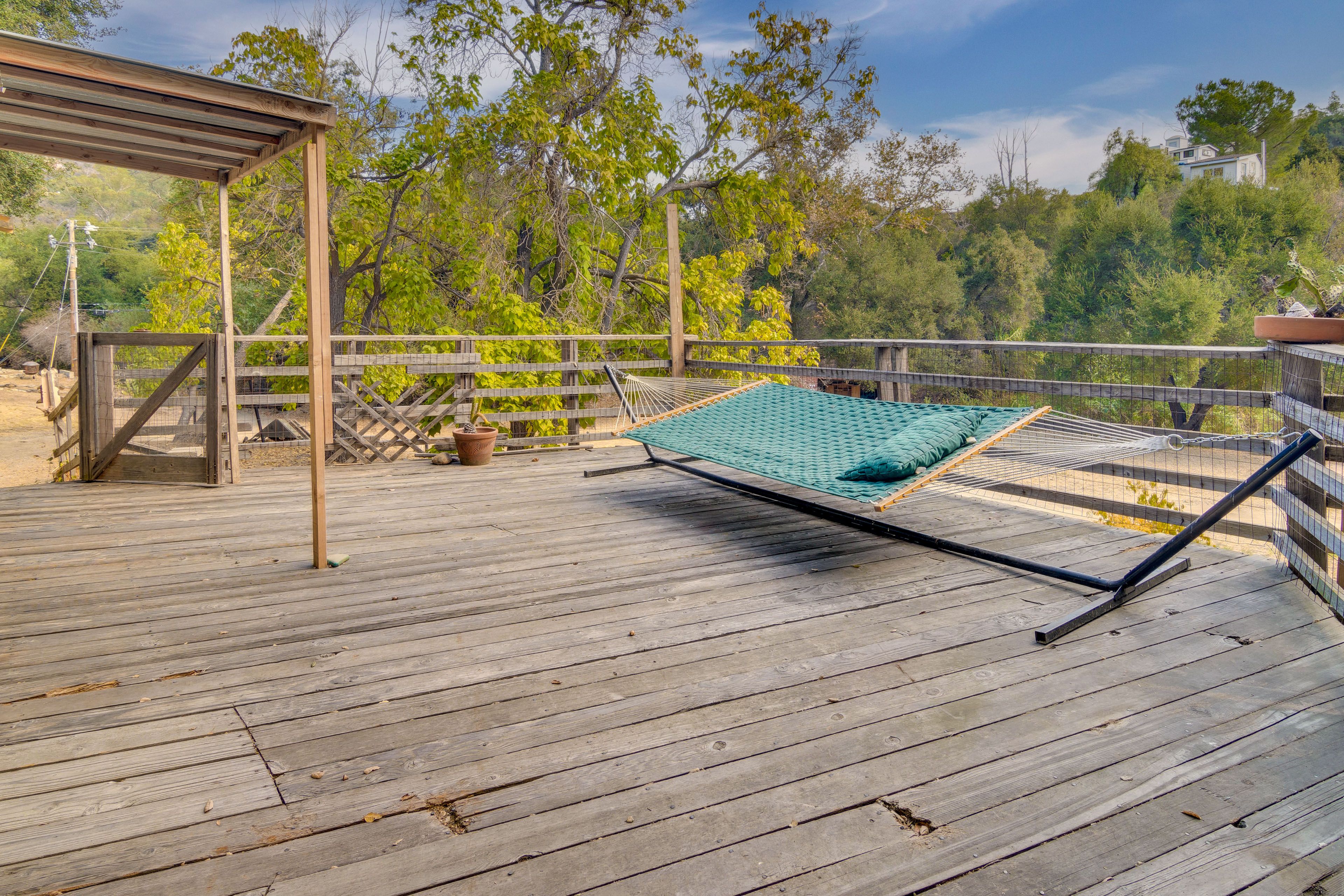 Spacious Deck | Outdoor Stairs Required
