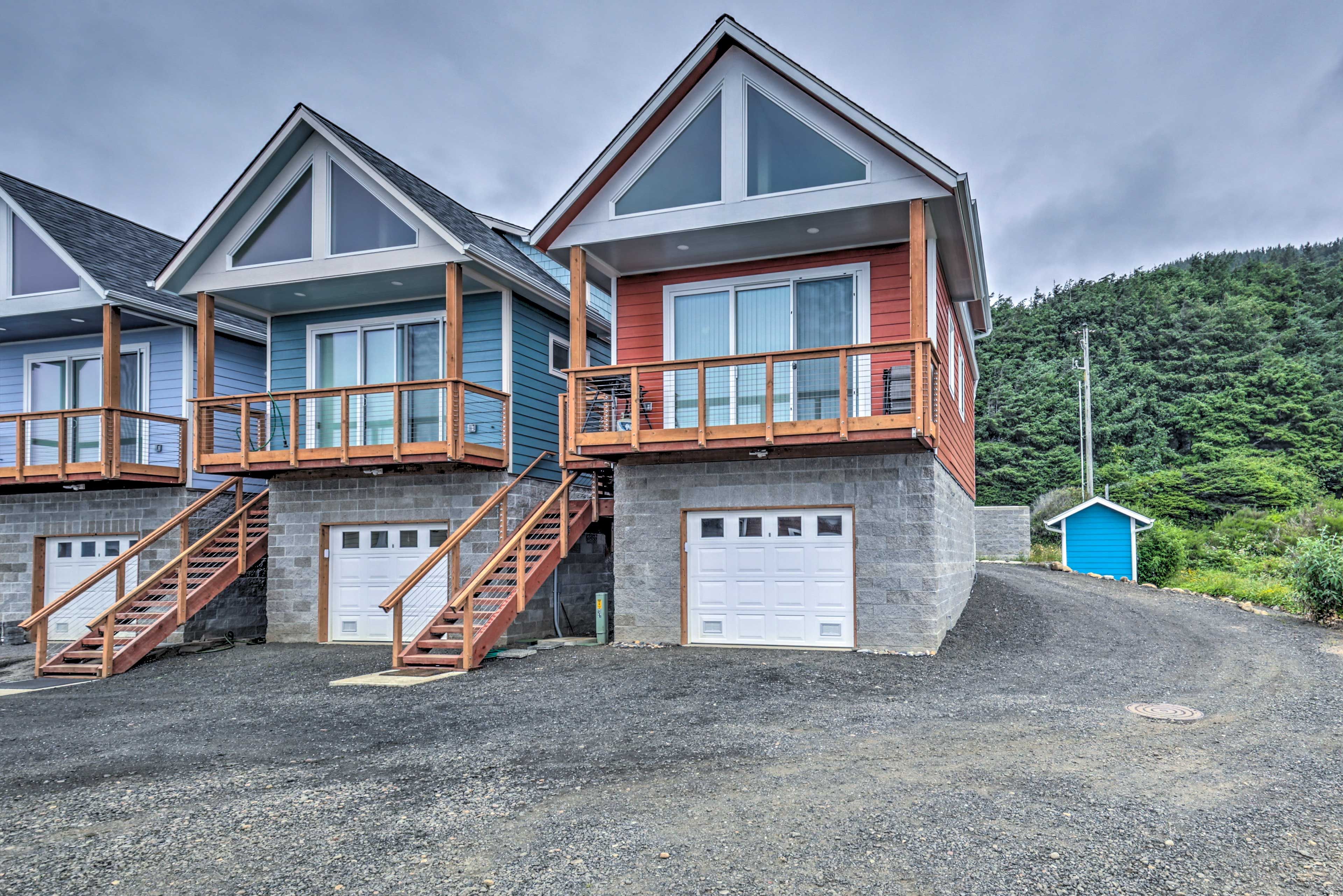 Townhome Exterior | Driveway Parking (1 Vehicle)