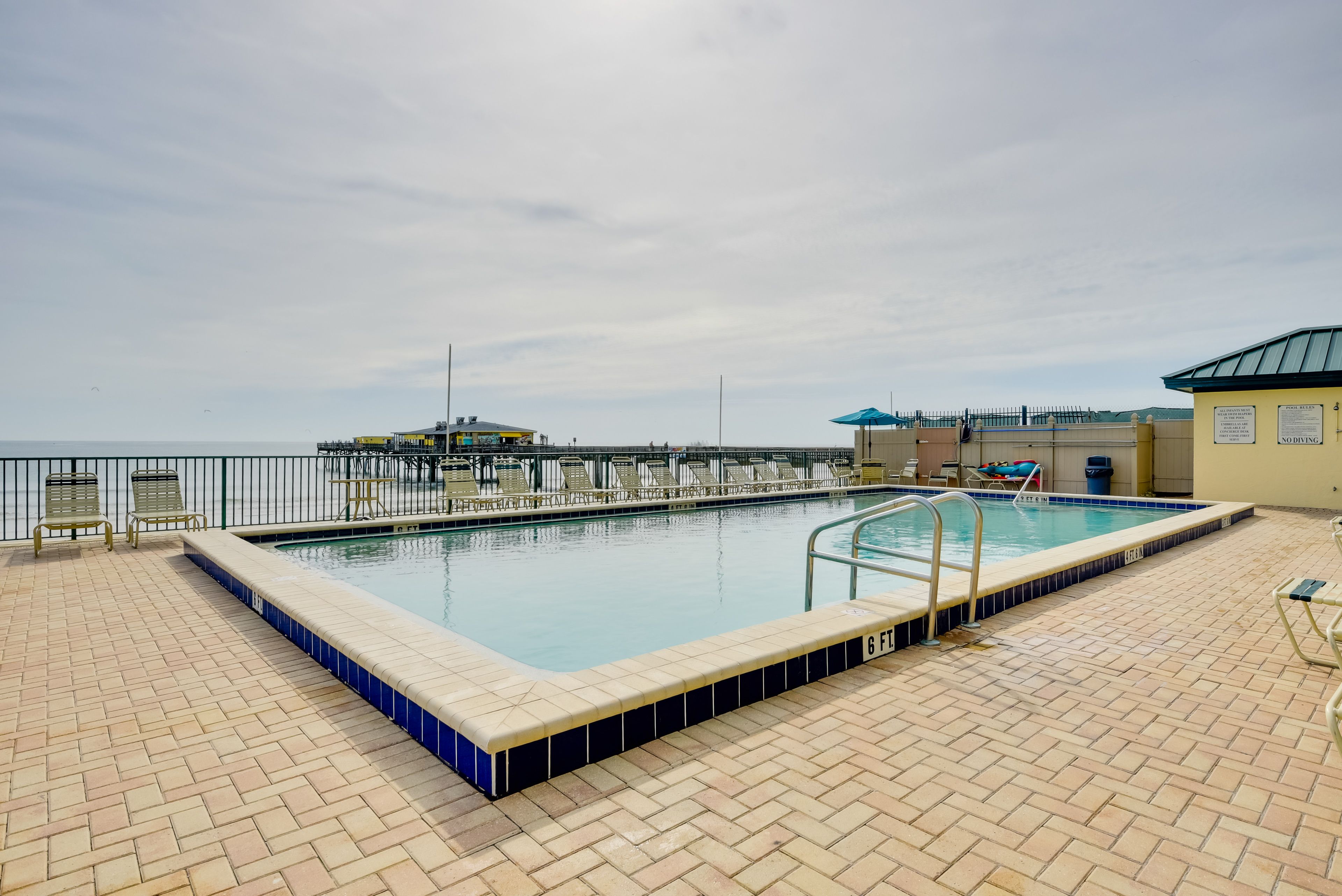 Community Pool & Hot Tub