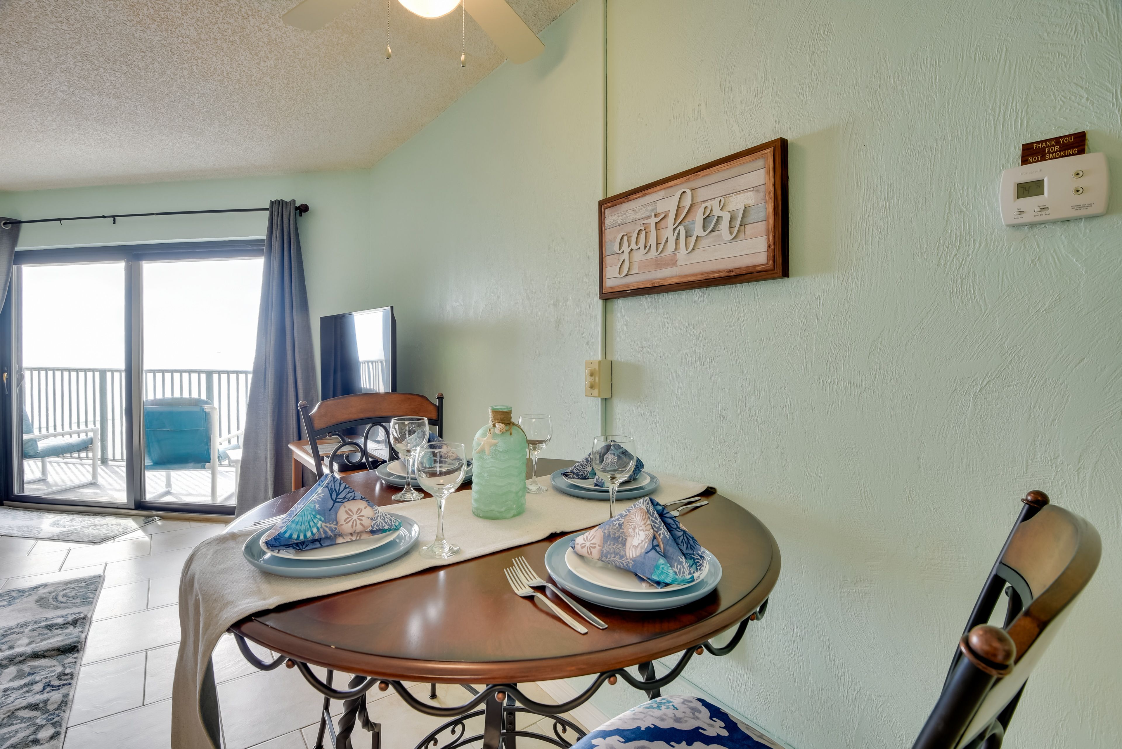 Dining Area | Dishes & Flatware Provided