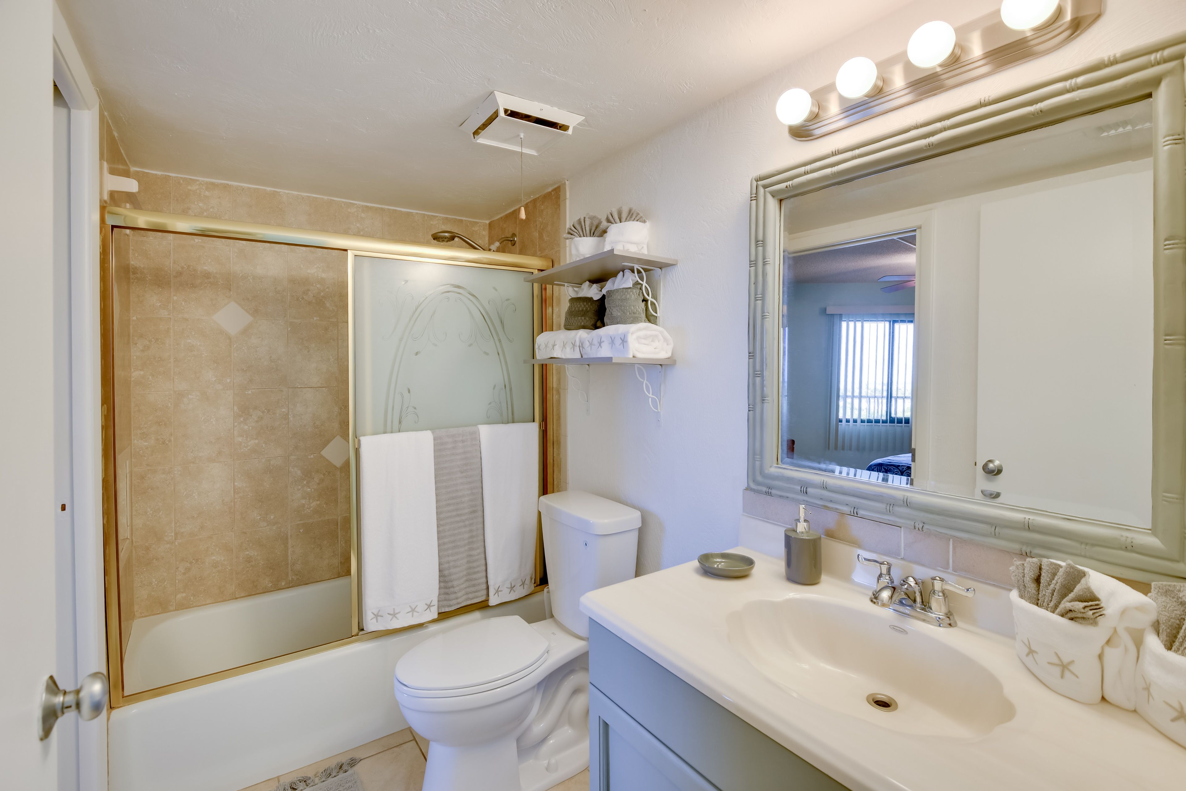 En-Suite Bathroom | Towels & Linens Provided