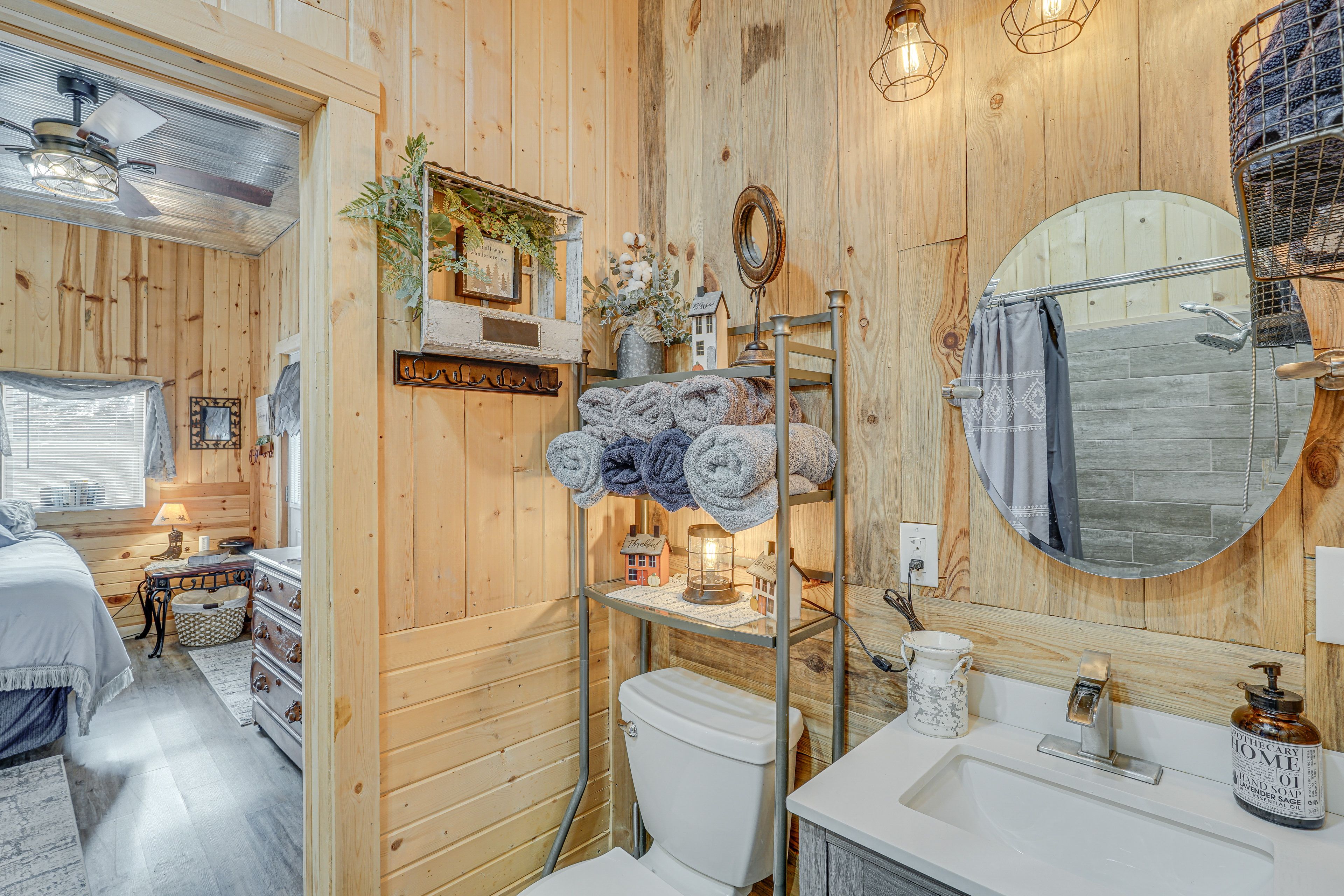 Full Bathroom | Complimentary Toiletries | Shower