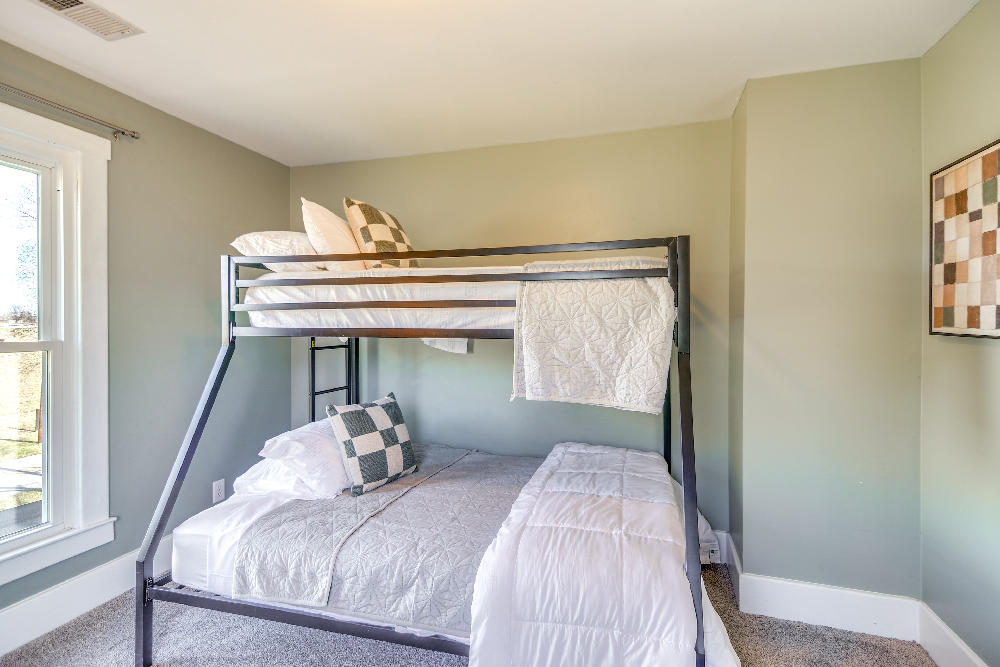 Bedroom 4 | Twin/Full Bunk Bed