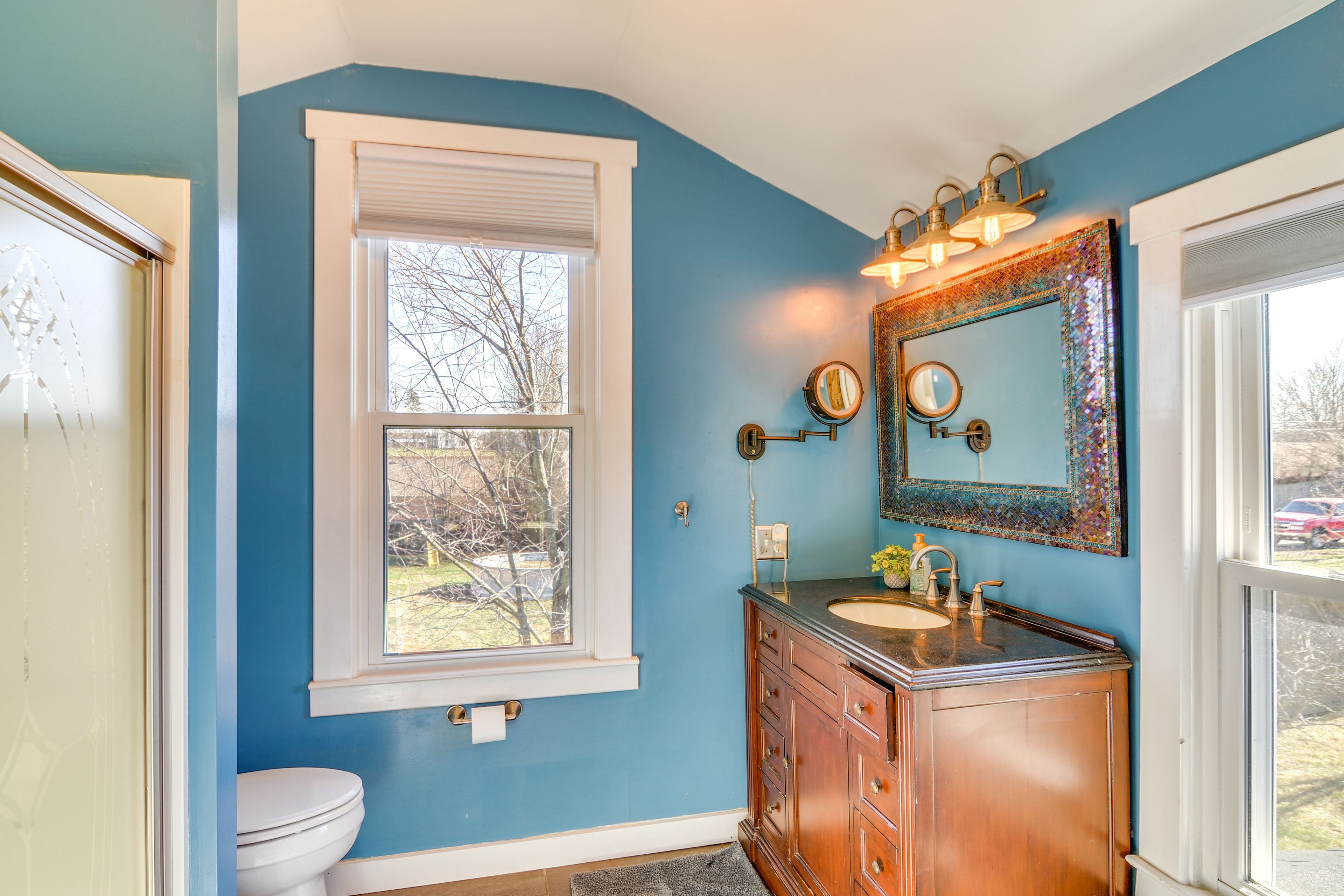 Full Bathroom | 2nd Floor