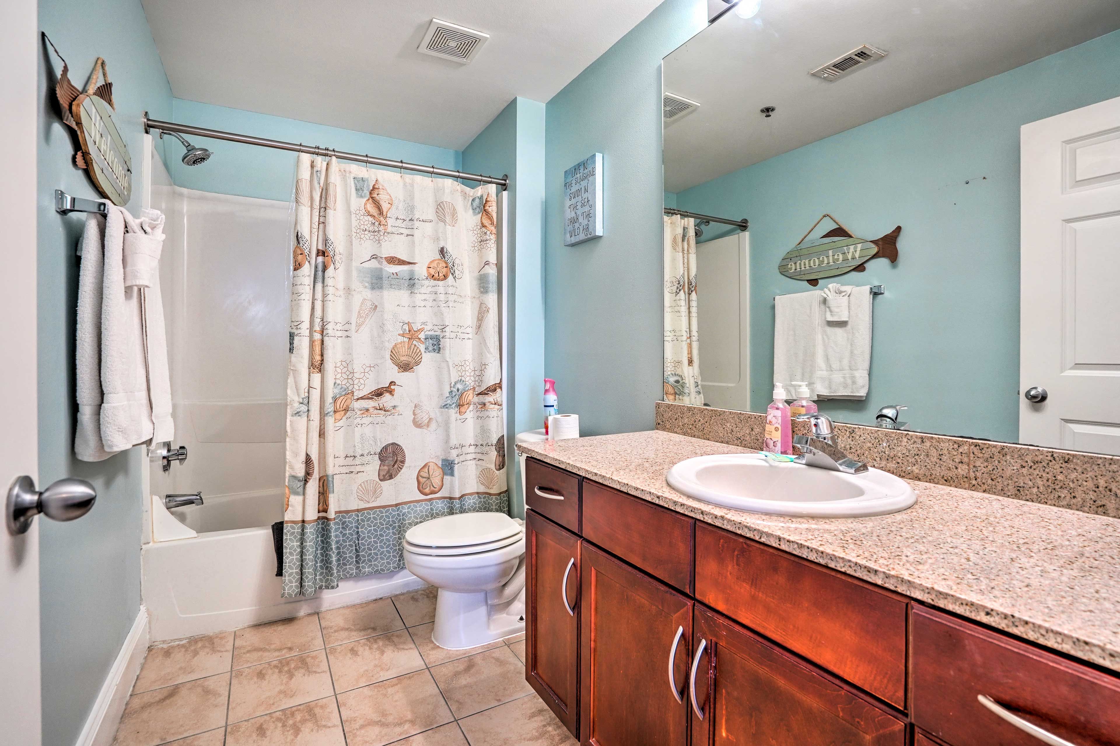 En-Suite Bathroom | Main Level | Complimentary Toiletries