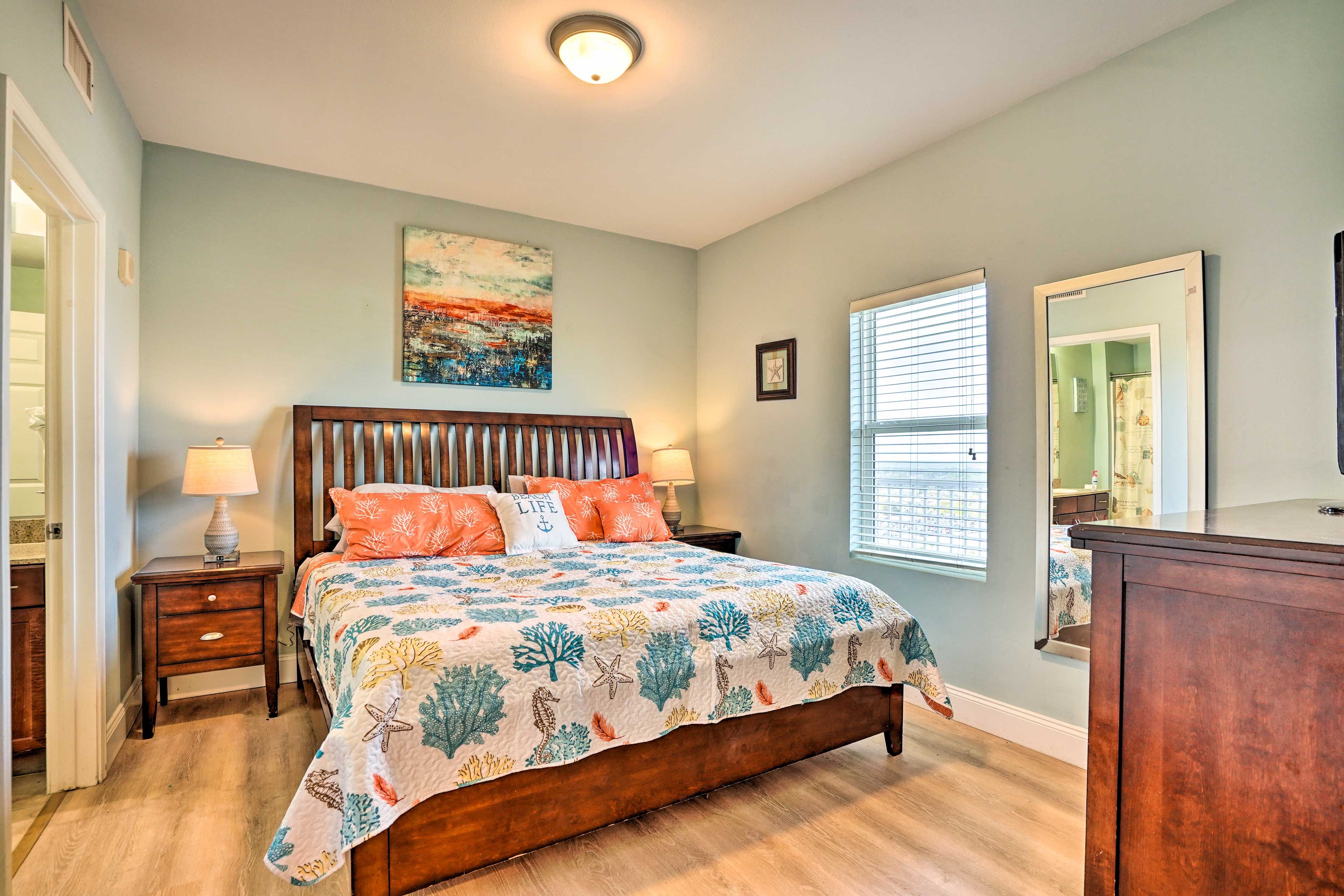 Bedroom | Main Level | King Bed | Linens Provided | Smart TV