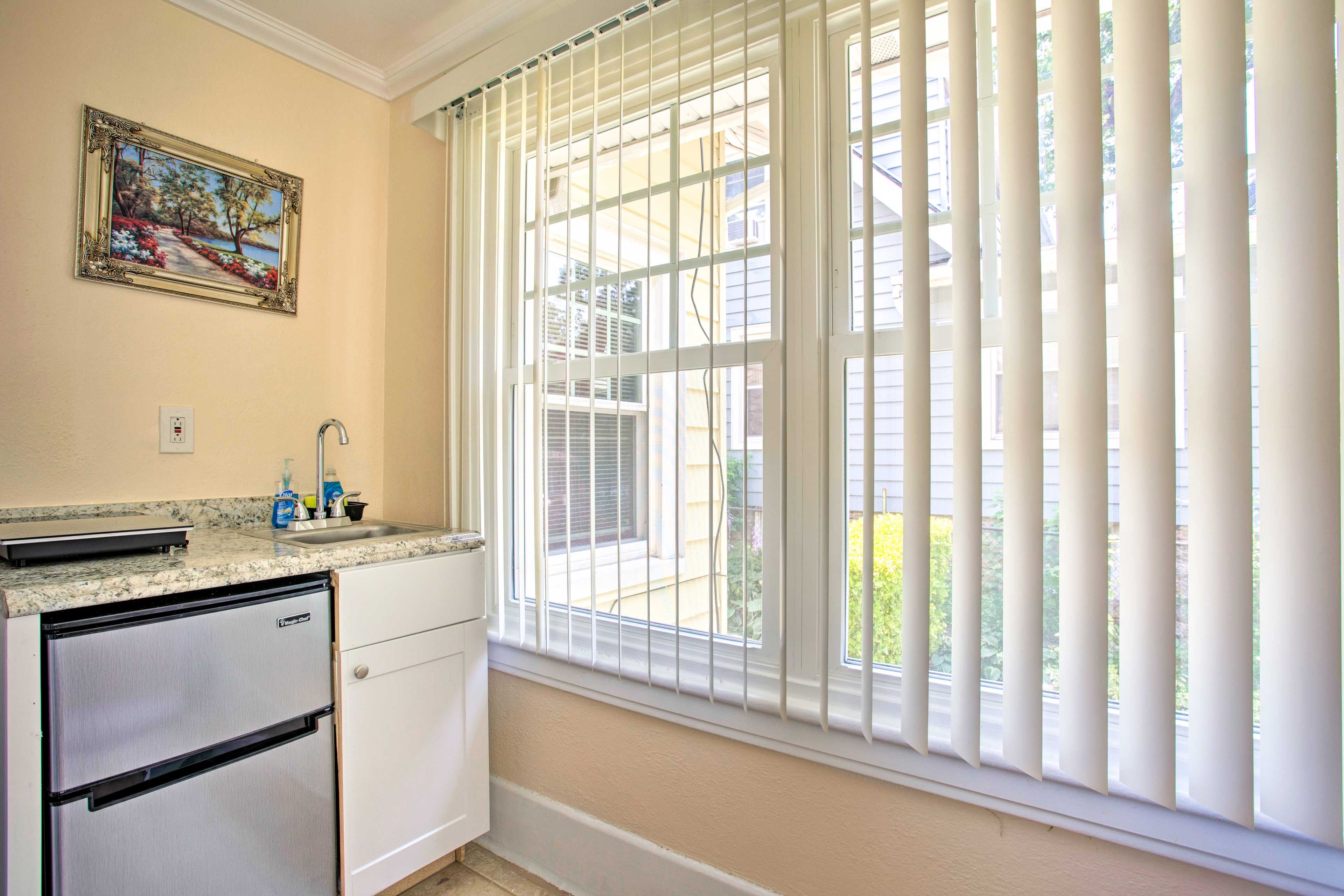 Kitchenette | Coffee Maker | Crock-Pot