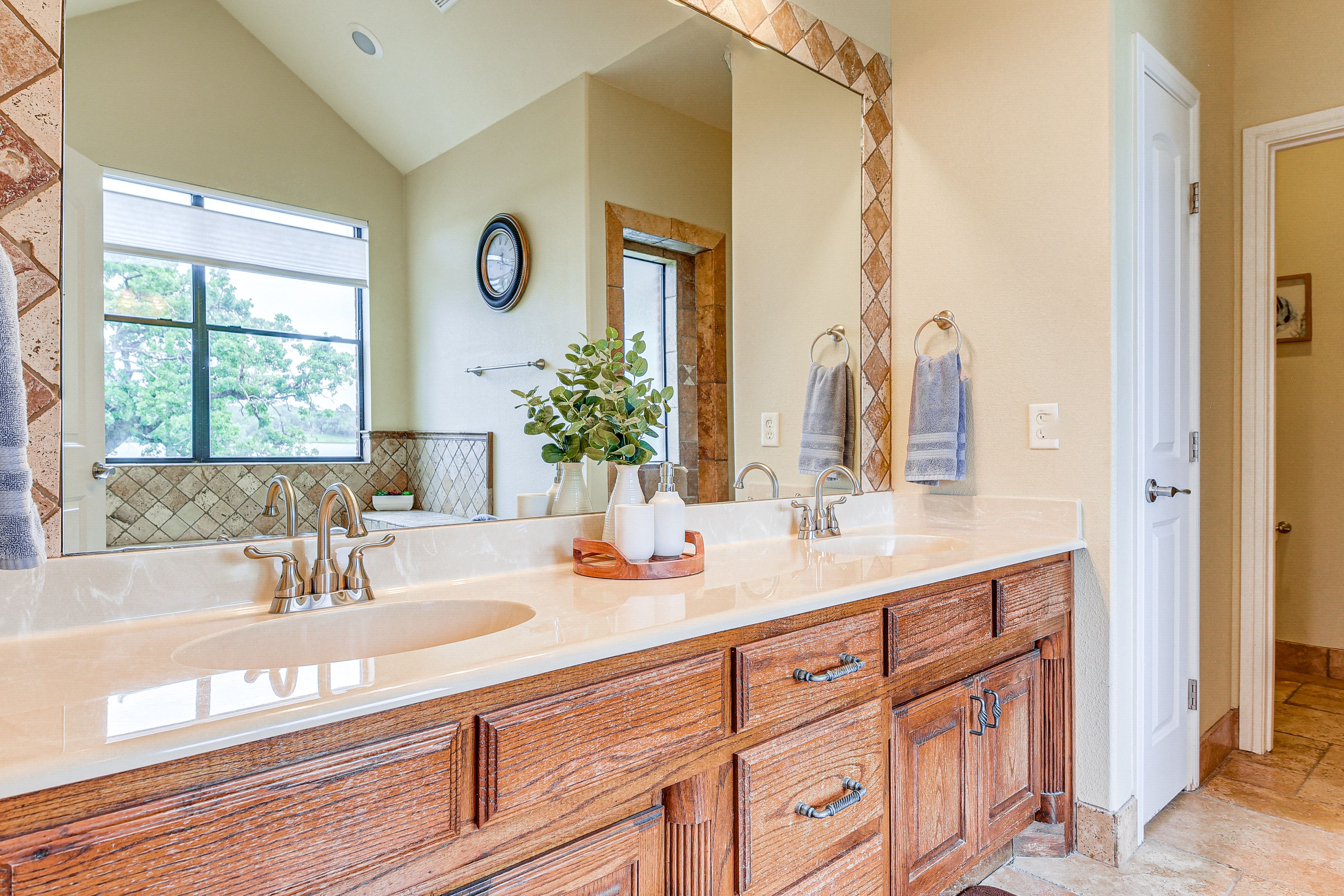 En-Suite Bathroom | Towels Provided