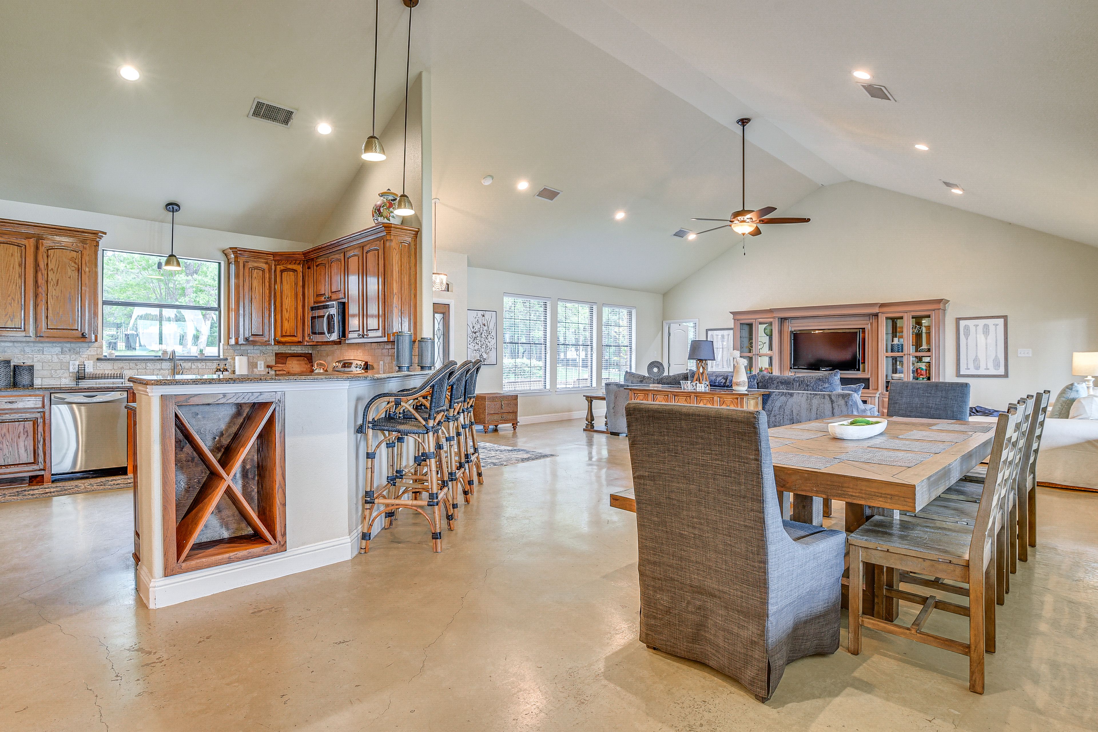 Dining Area | Dishware & Flatware