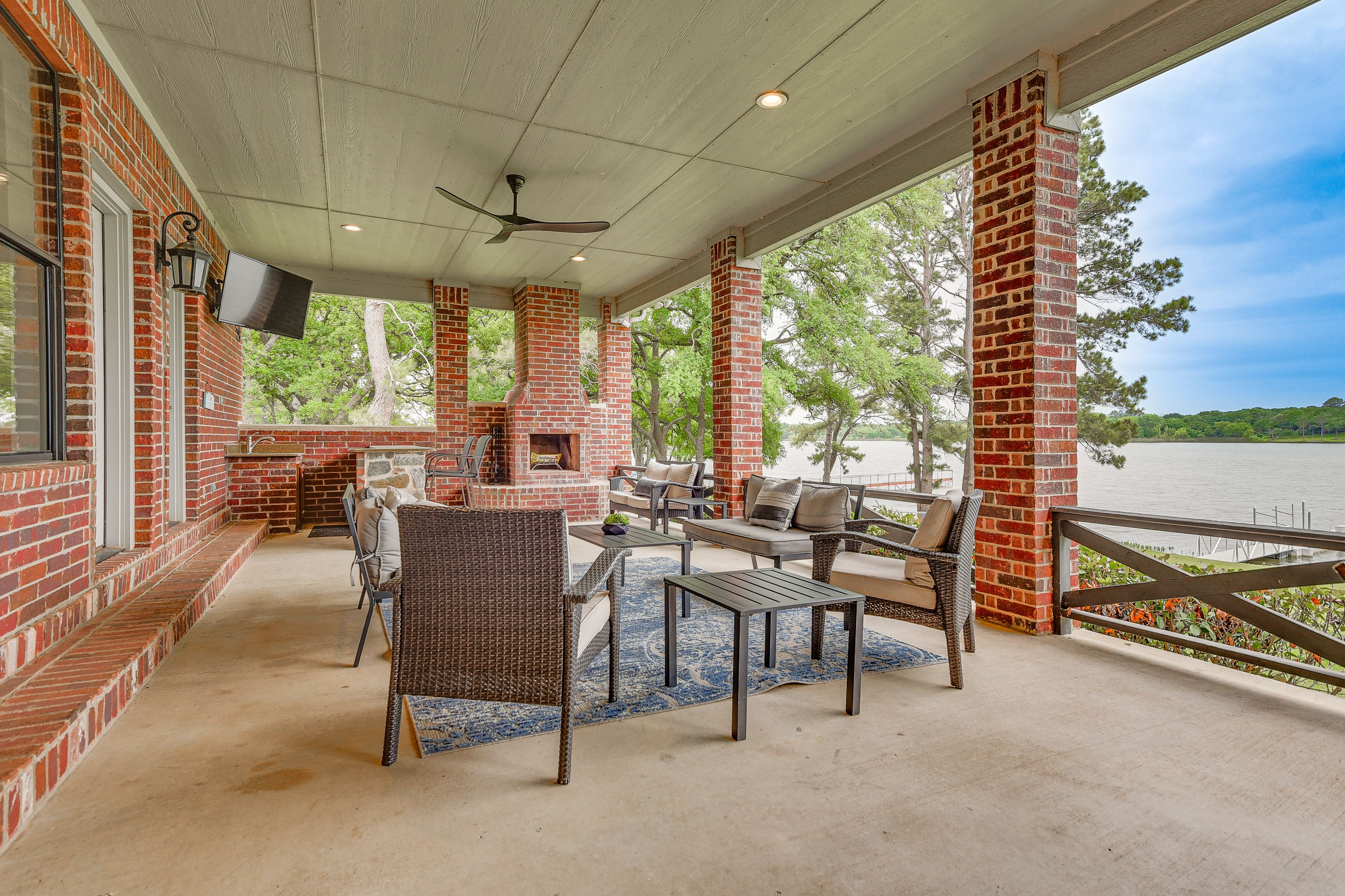 Furnished Patio