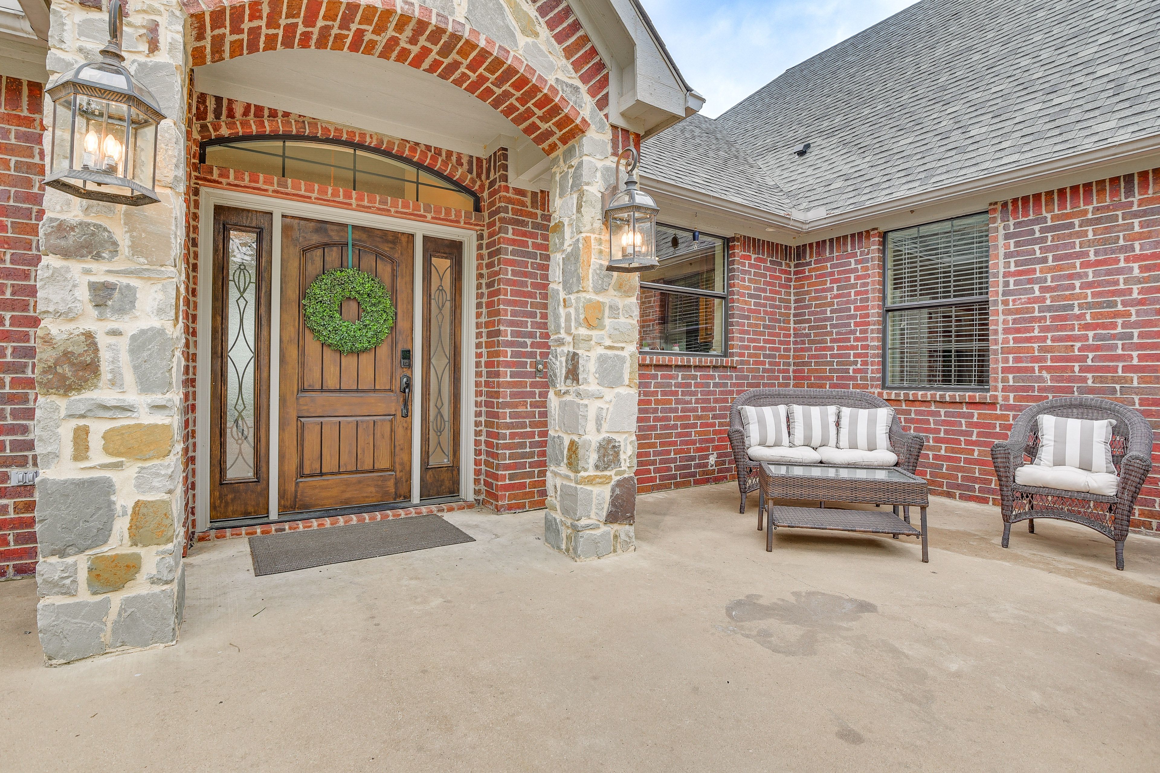 Entryway | Self Check-In | Front Patio