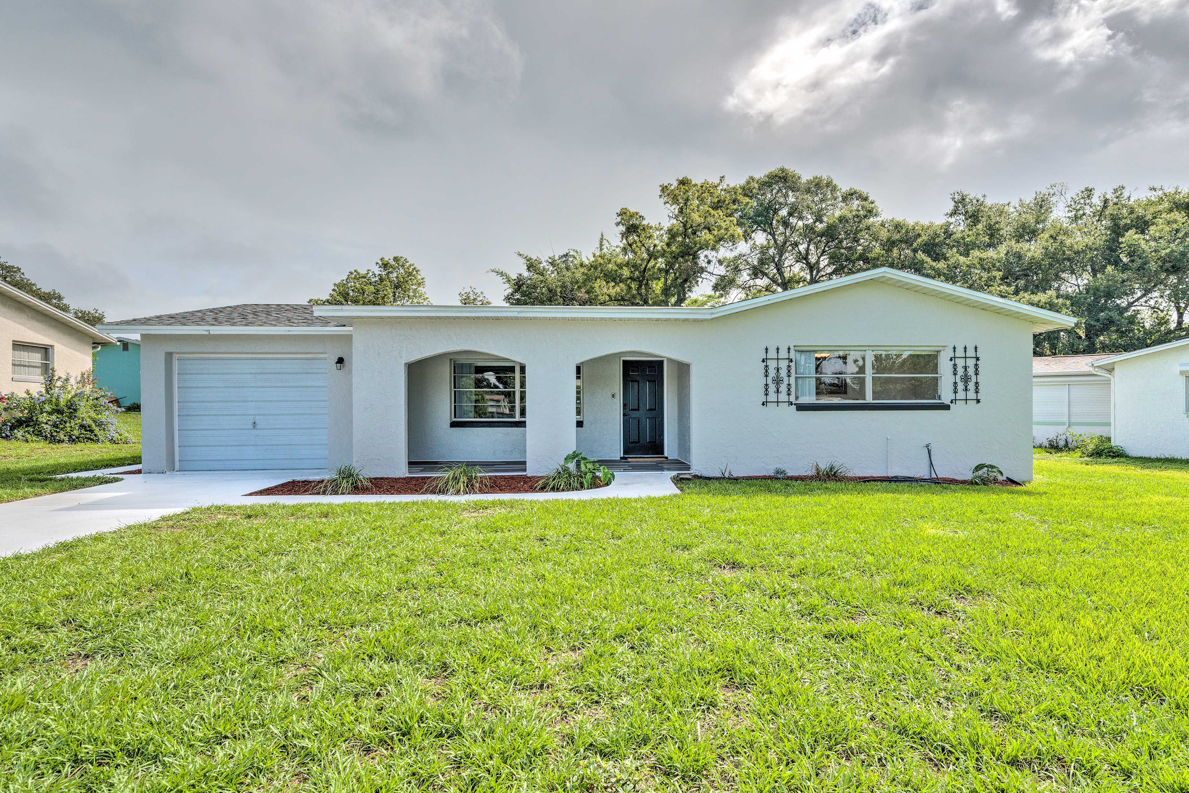 Beverly Hills Vacation Rental | 2BR | 2BA | 1,100 Sq Ft | Single-Story Home