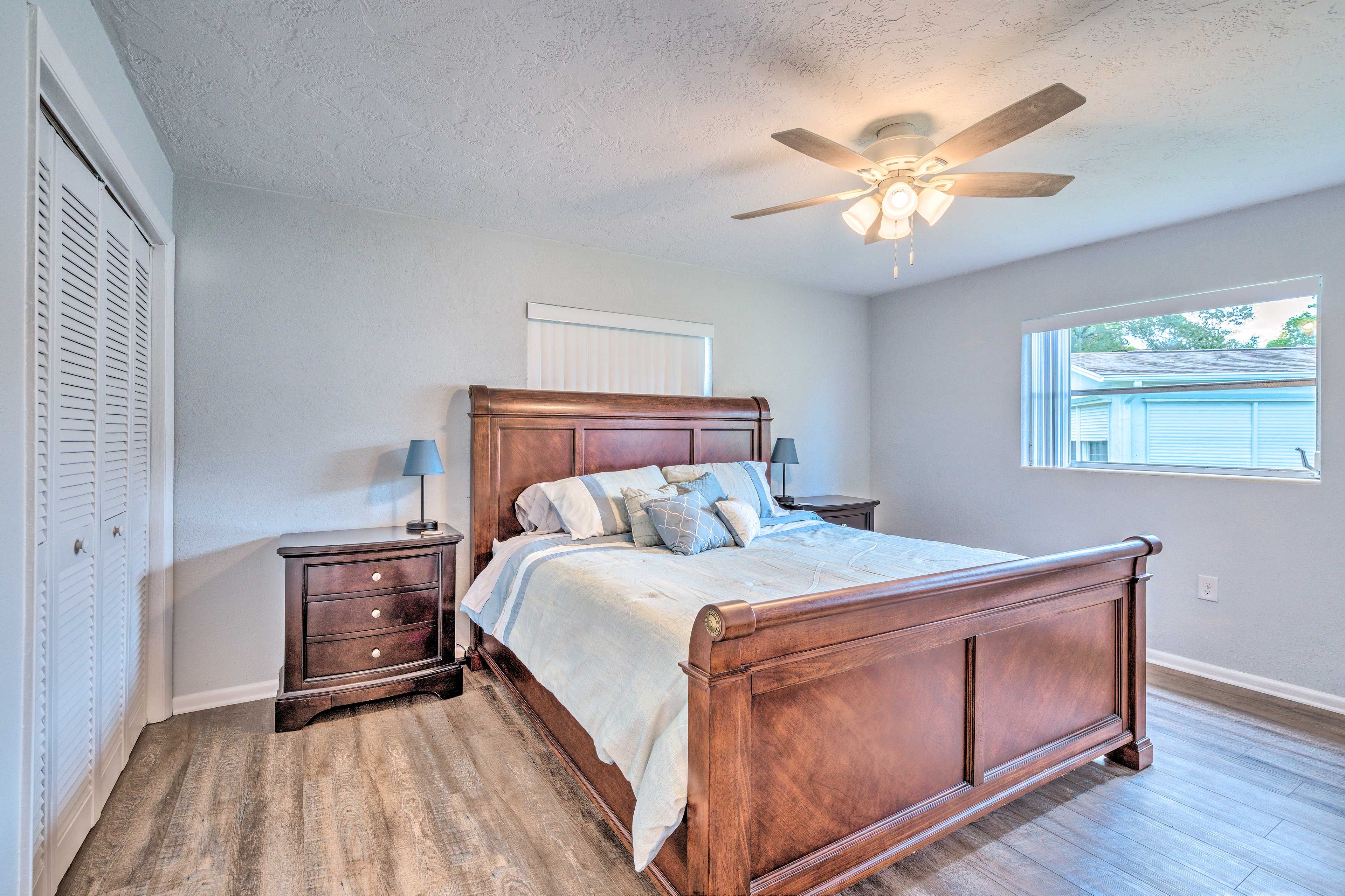 Bedroom 2 | Queen Bed