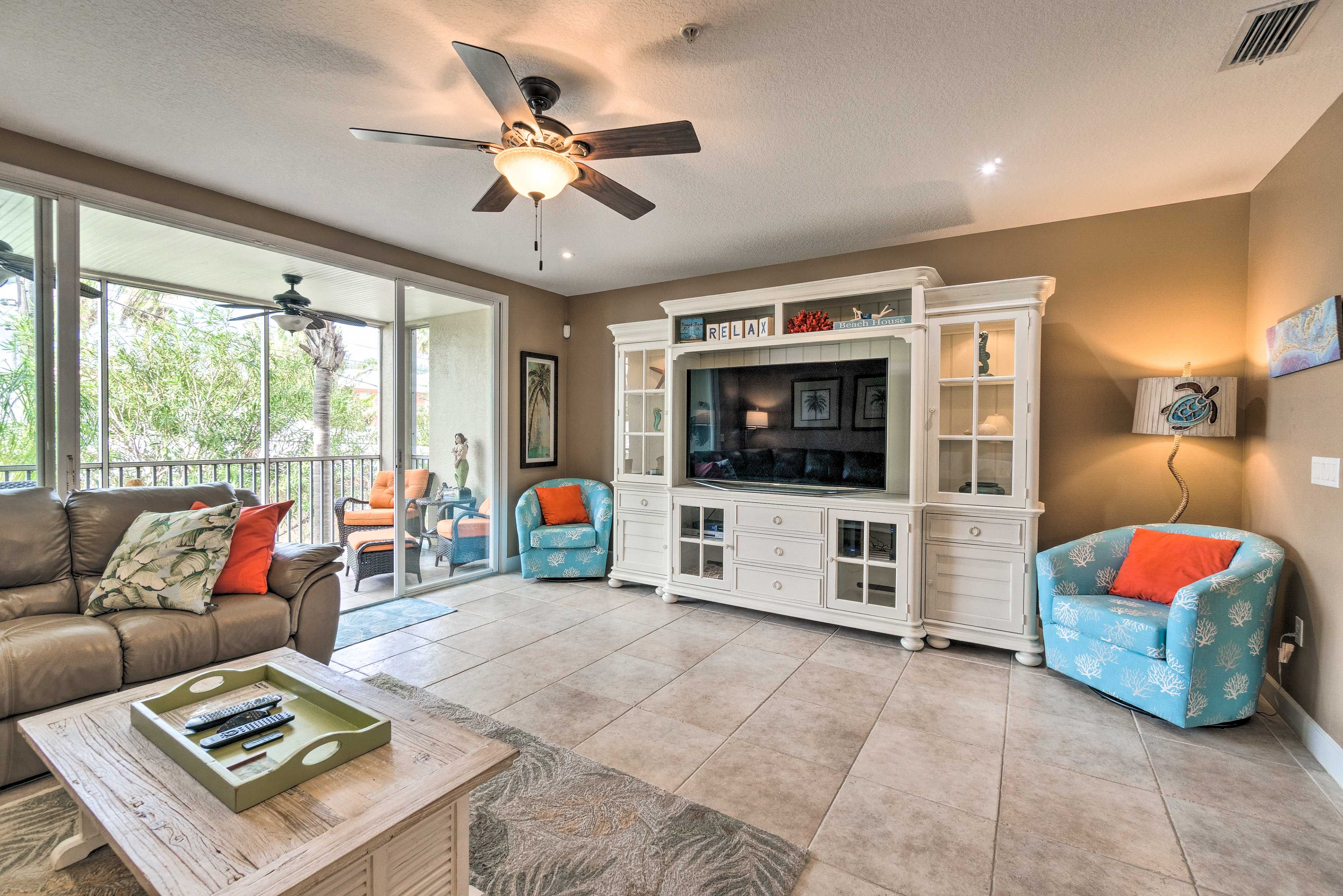 Living Room | Free WiFi | Smart TV