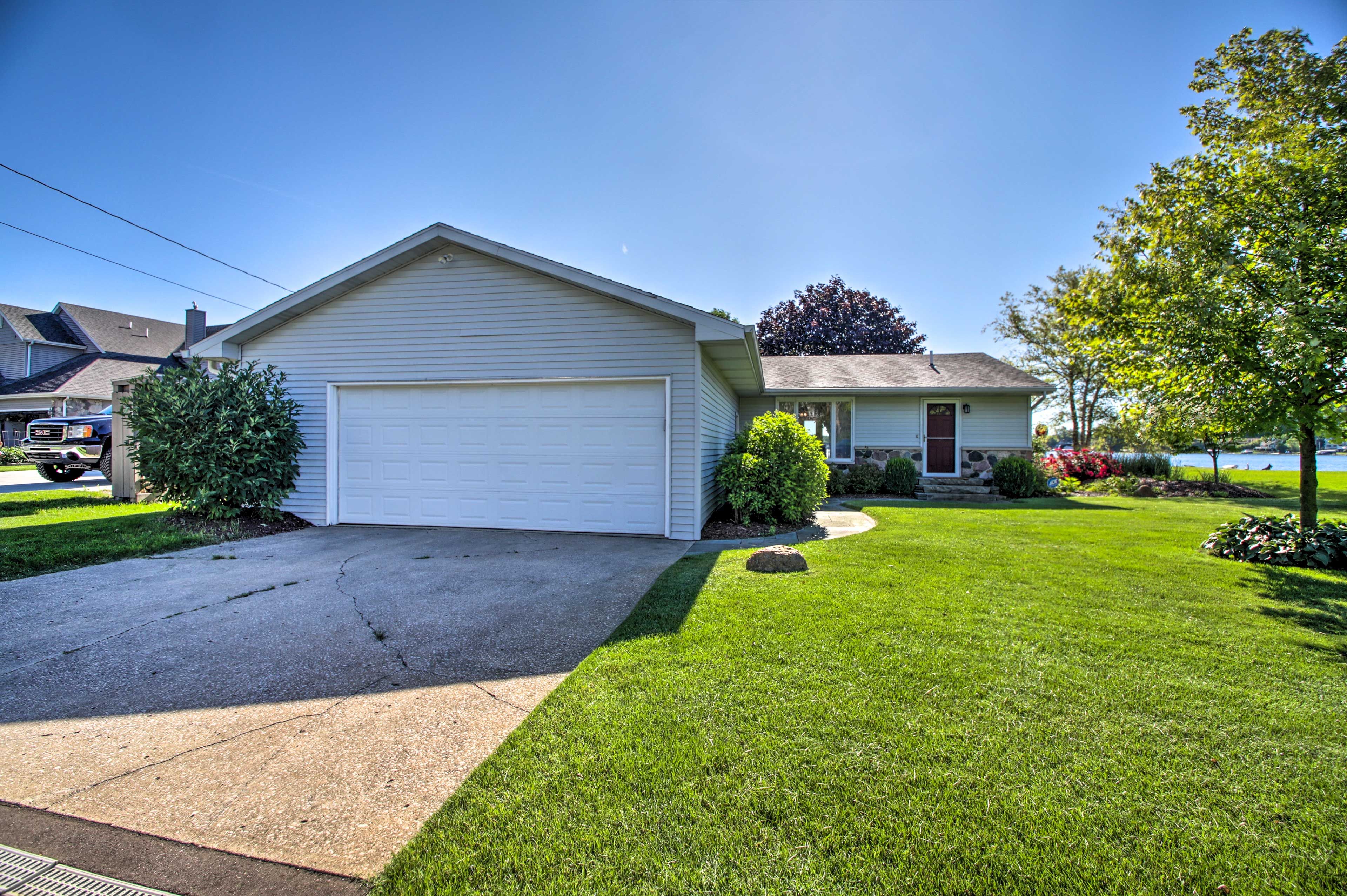 Parking | Driveway (2 Vehicles) | Garage (1 Vehicle)