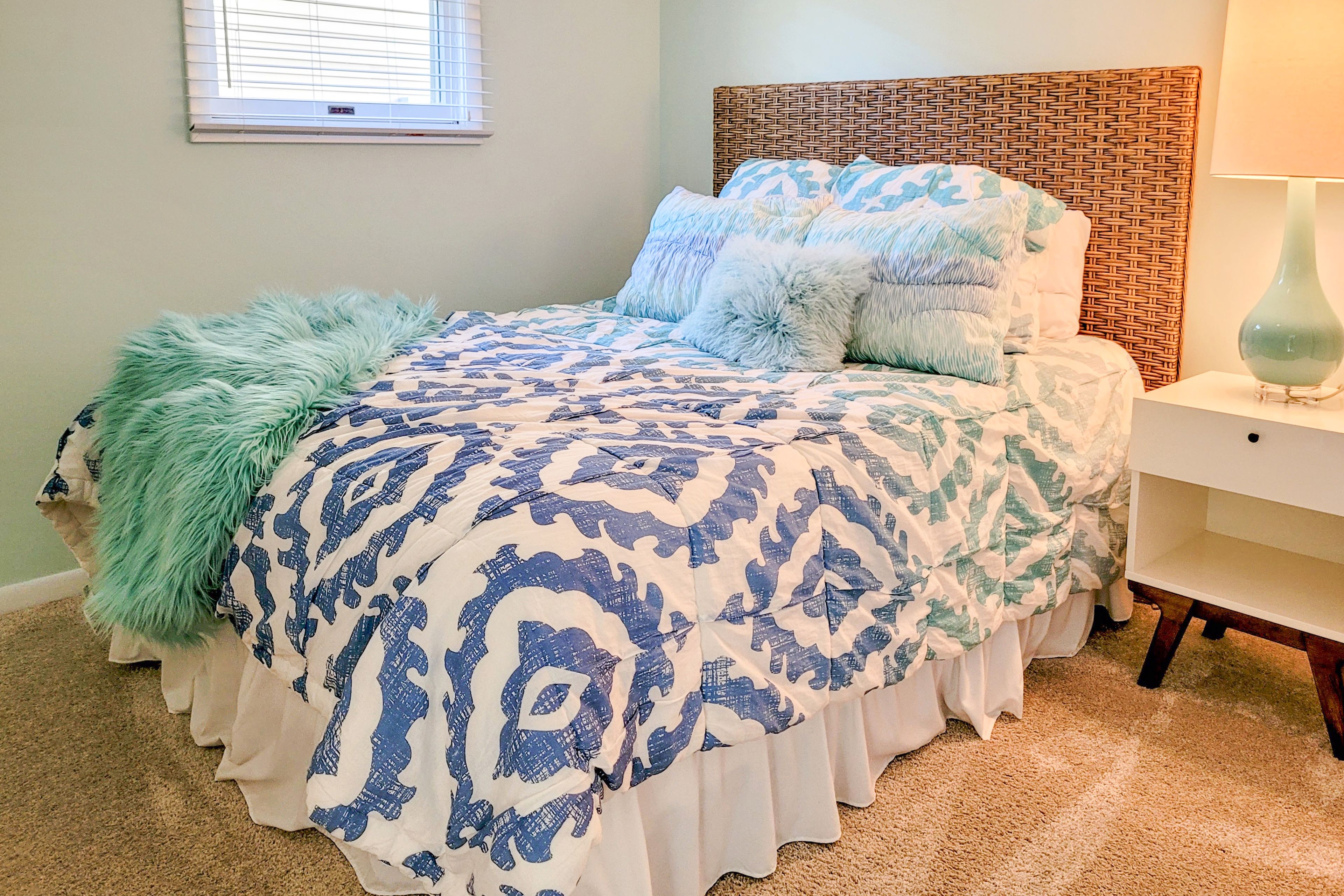 Bedroom 2 | Queen Bed