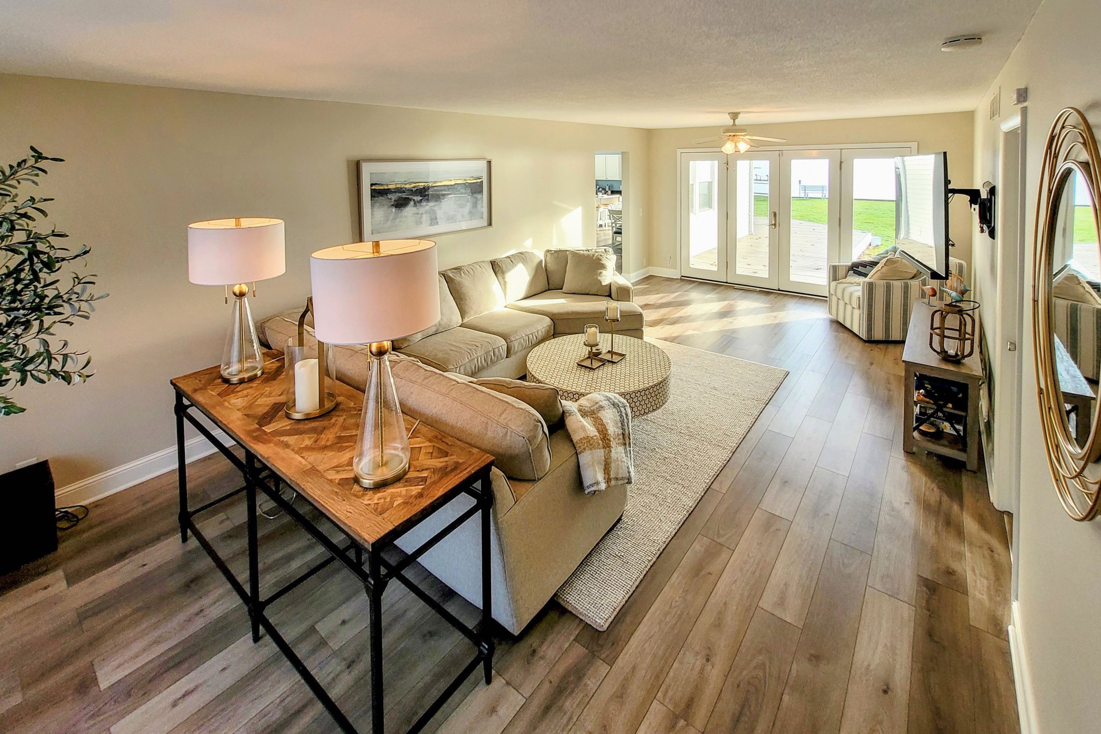 Living Room | Free WiFi | Central A/C | Smart TV