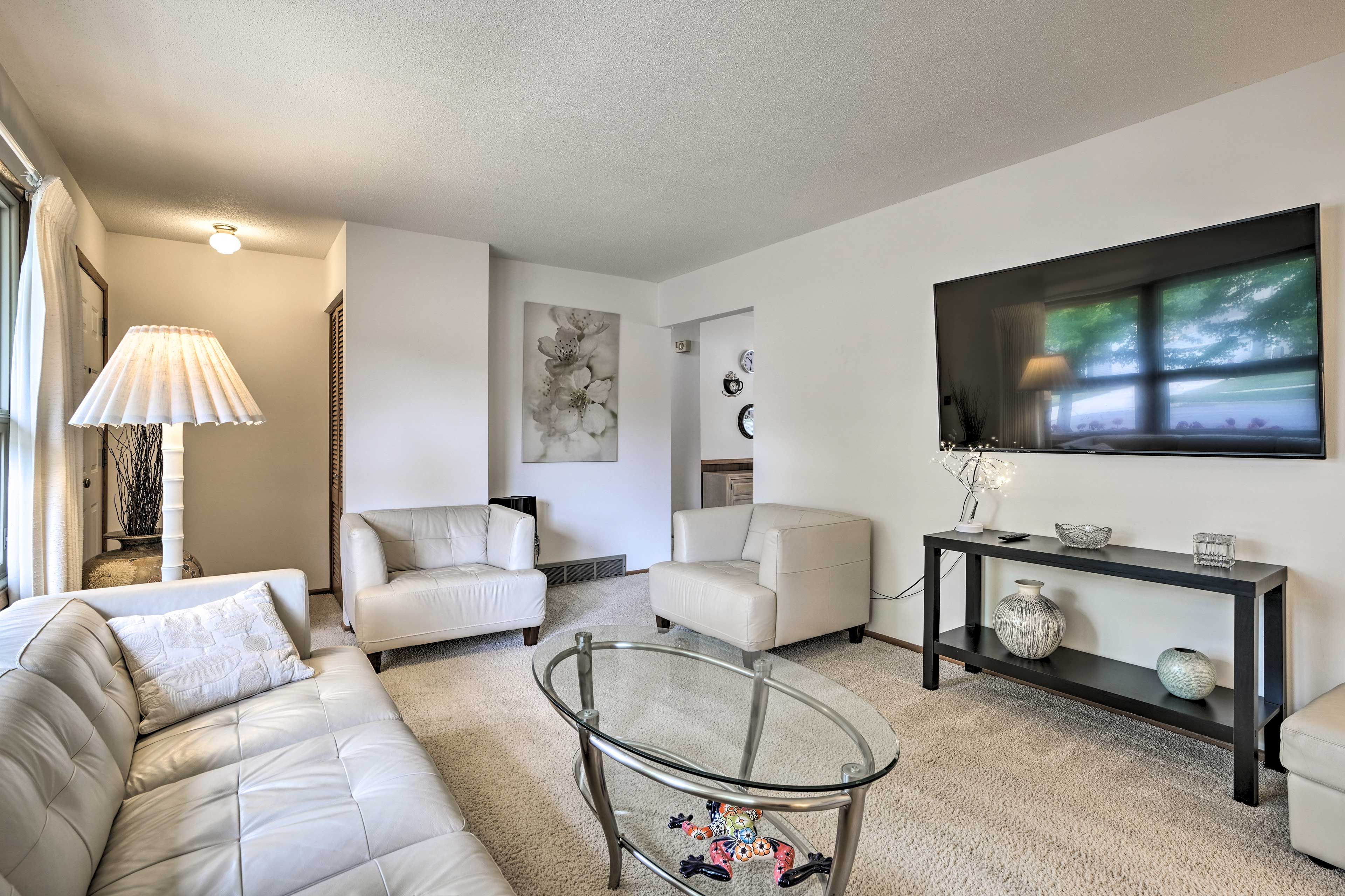 Rochester Vacation Rental | 3BR | 1BA | 1,900 Sq Ft | 2 Steps to Entrance