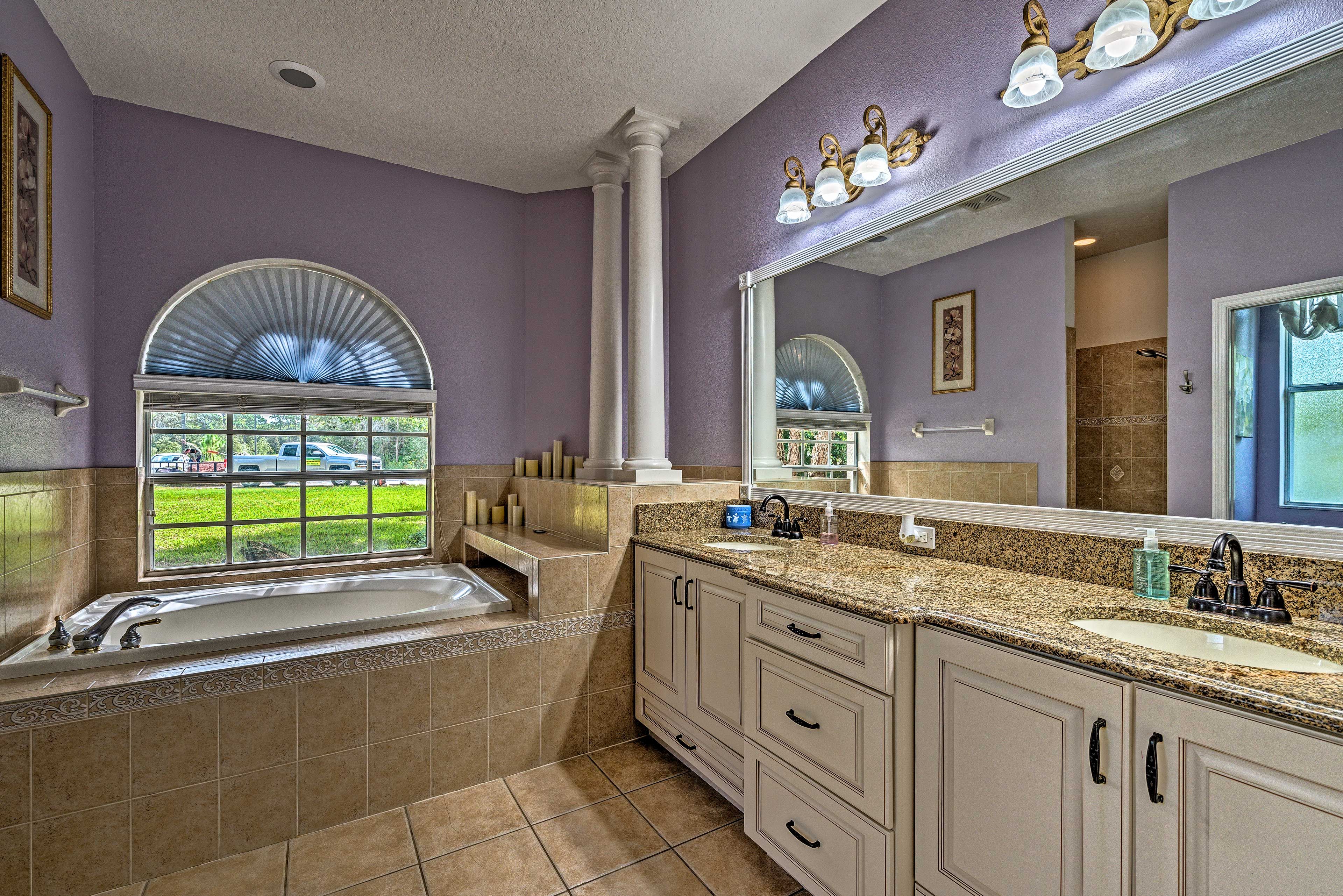 Renovated En-Suite Bathroom | Walk-In Shower