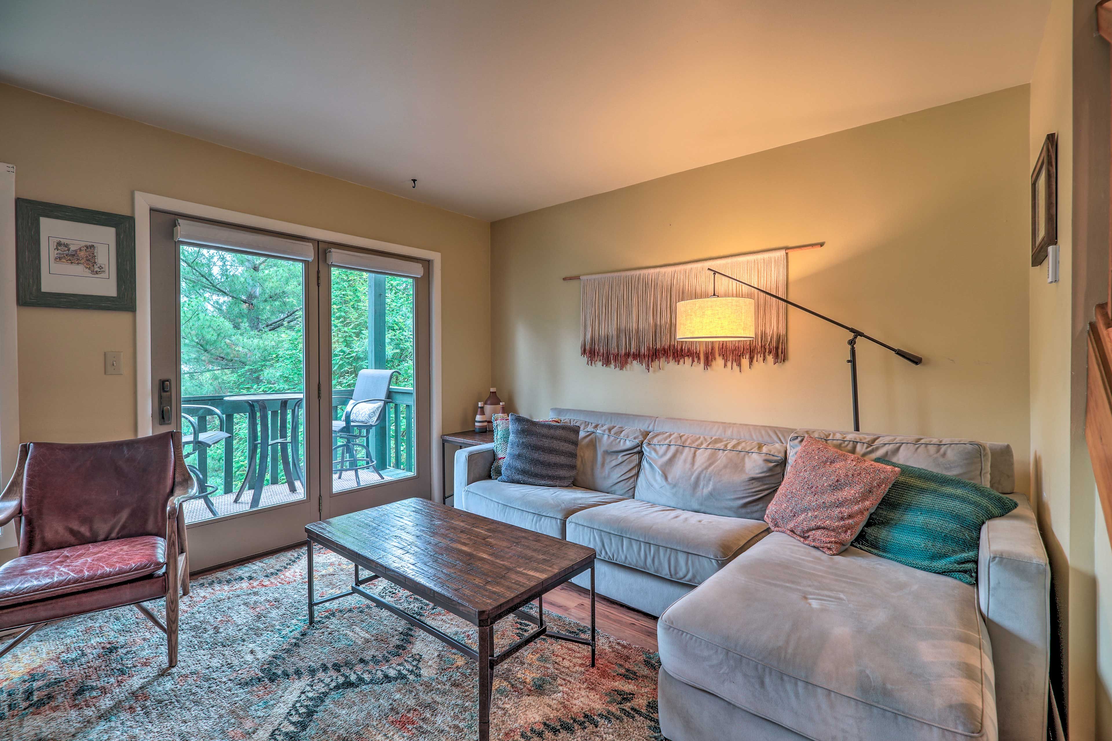 Living Room | Queen Sleeper Sofa