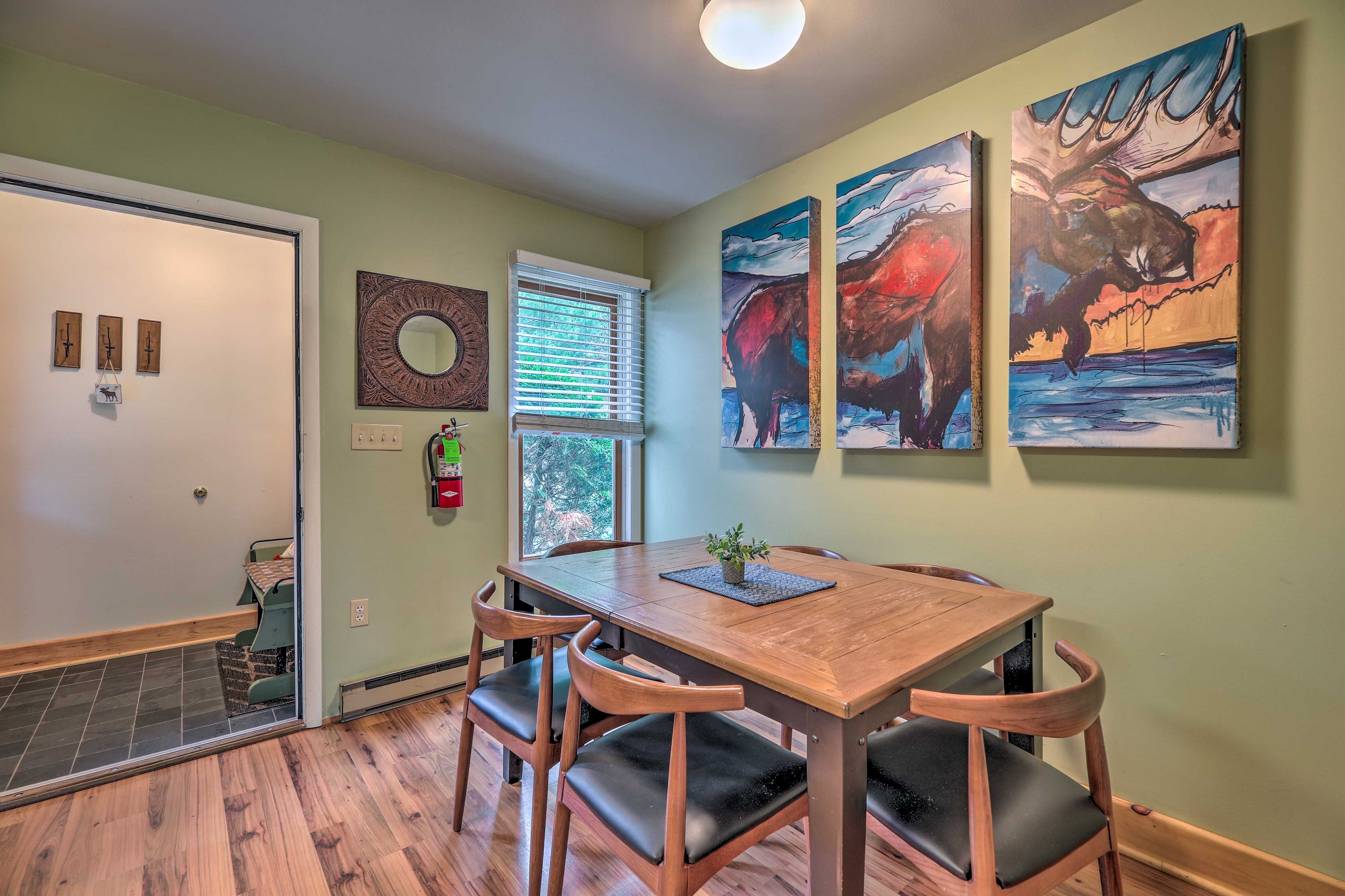 Dining Area | Seating for 6