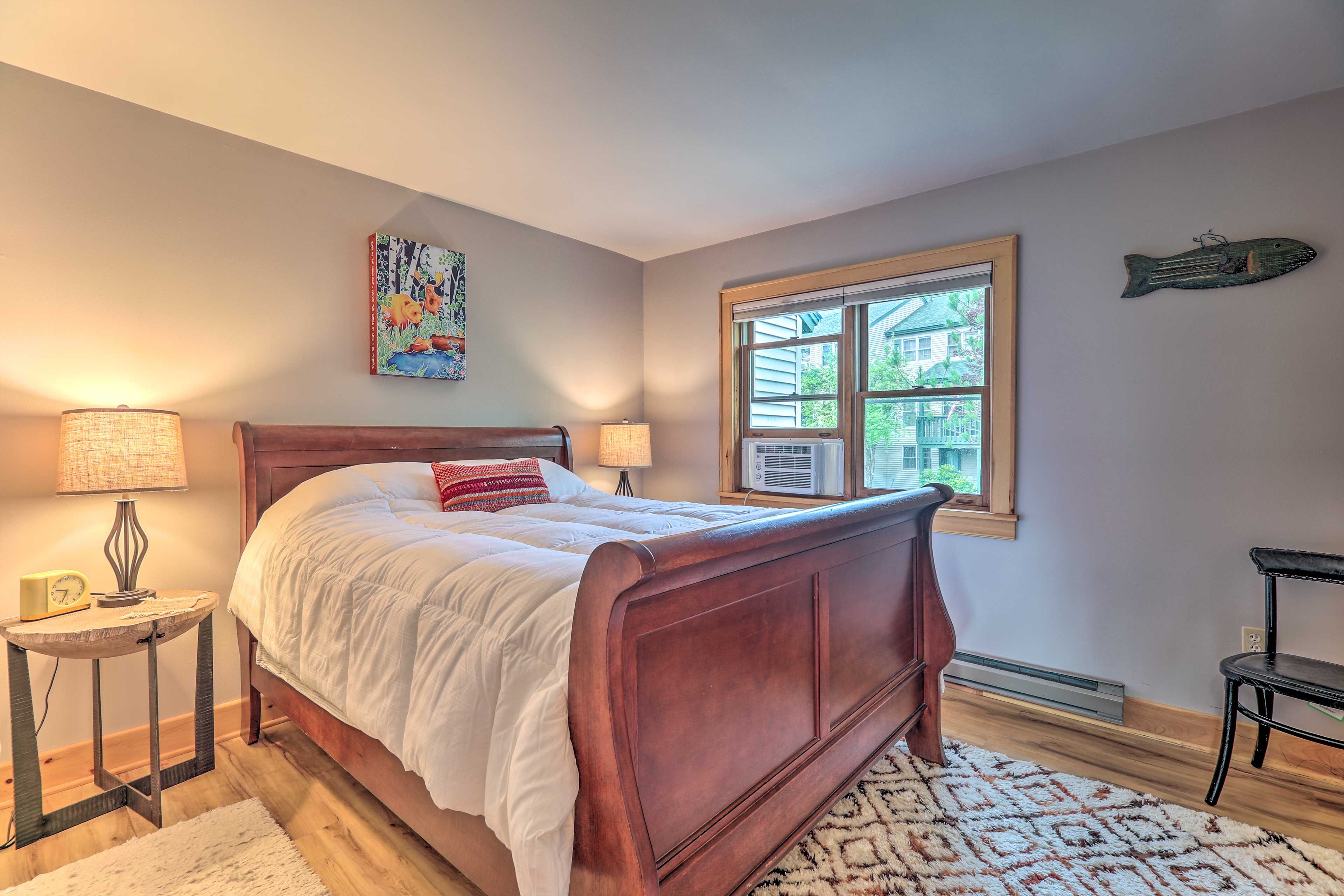 Bedroom 2 | Queen Bed