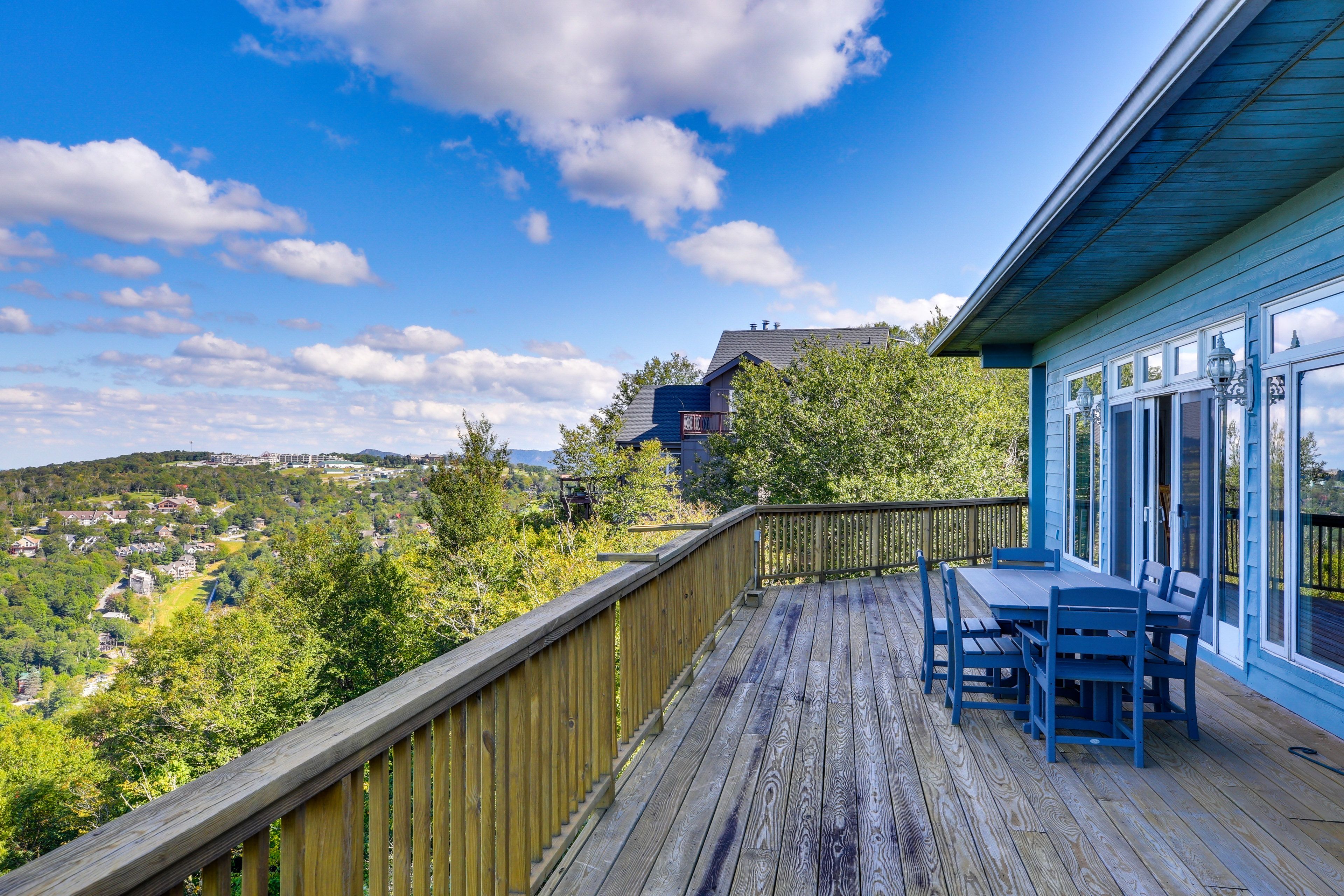 Wraparound Deck | 50-Mile Views