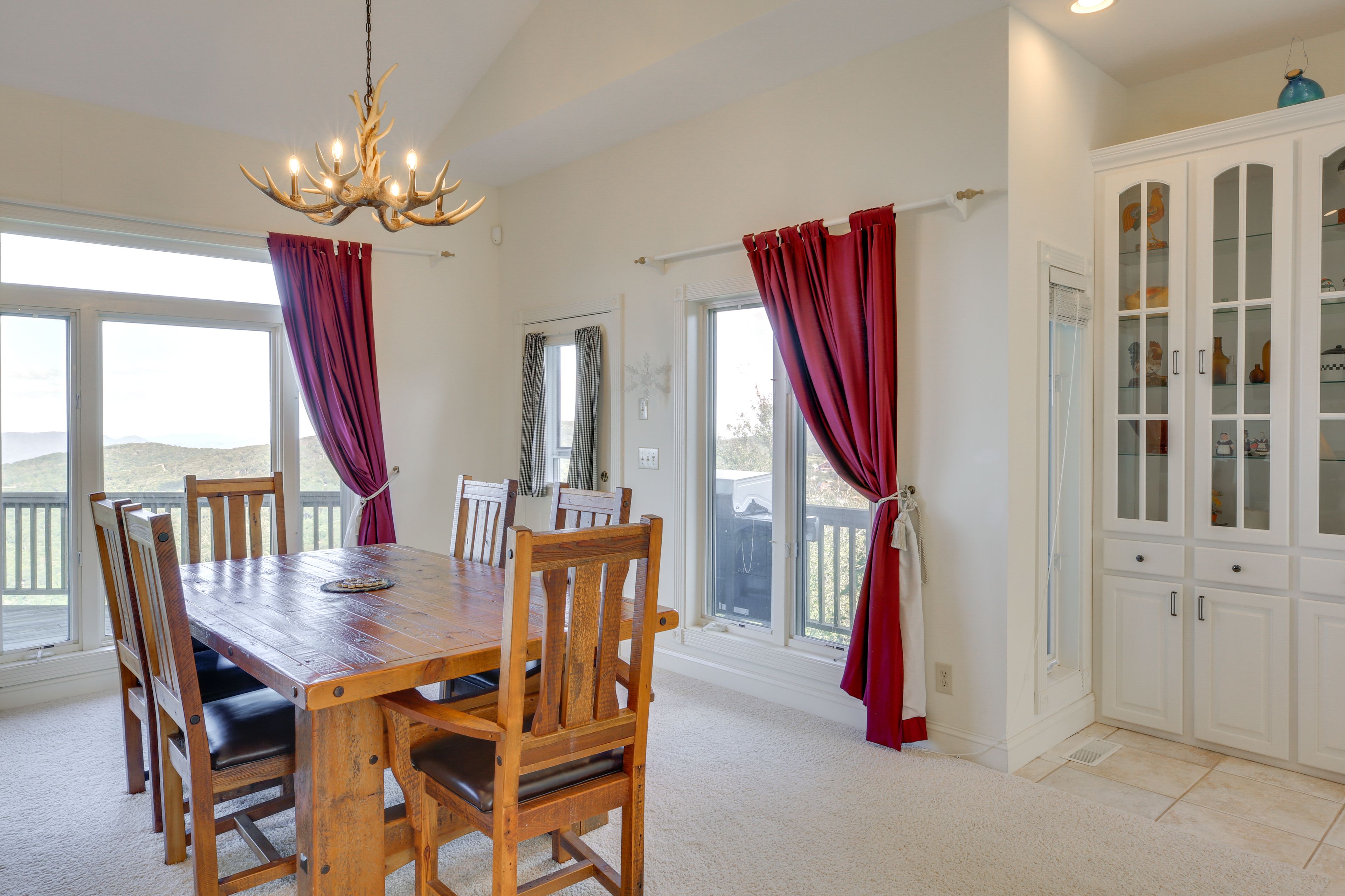 Dining Room | Dishware/Flatware Provided | 2nd Floor