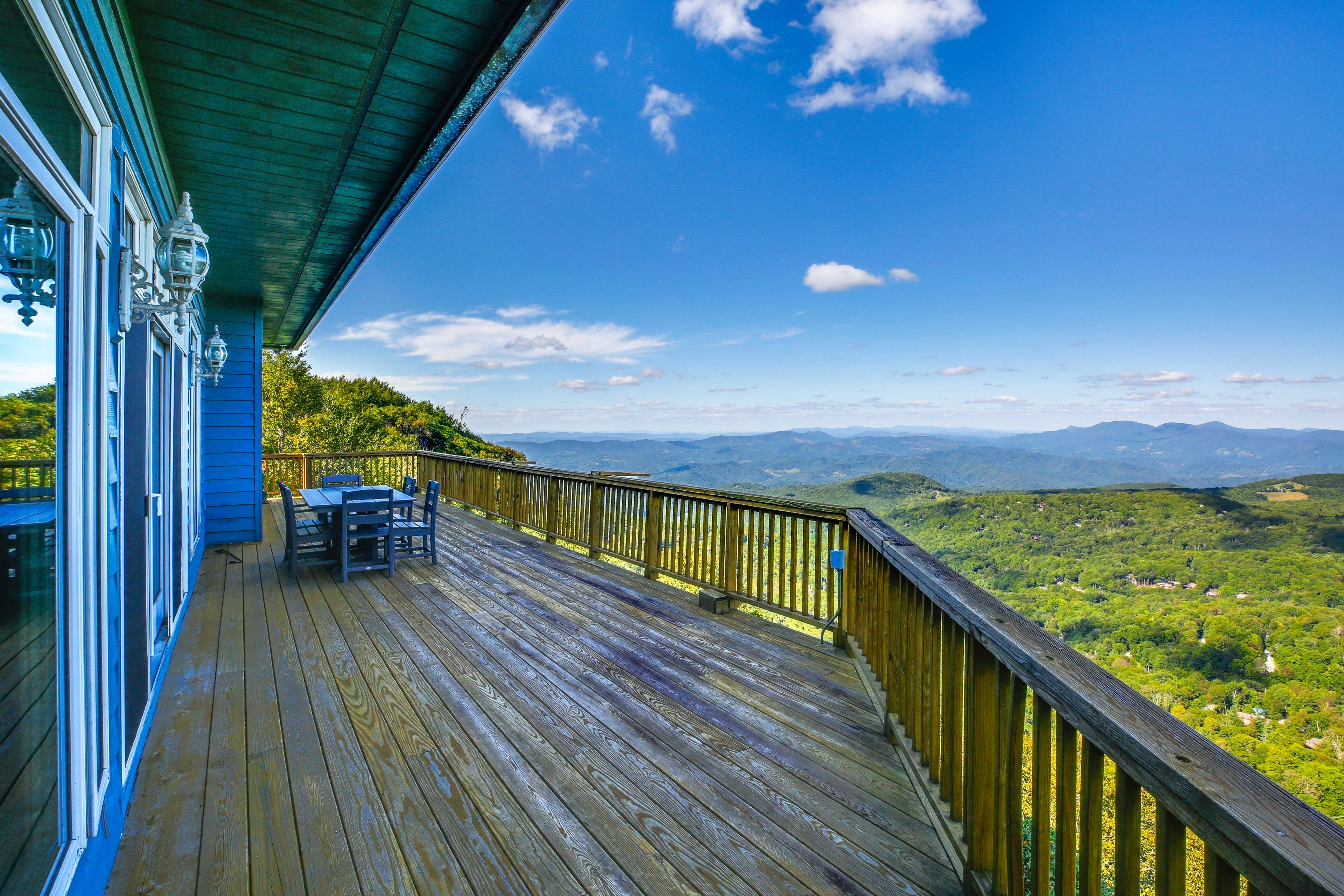 Beech Mountain Vacation Rental | 4BR | 3.5BA | 3,500 Sq Ft | Stairs to Access