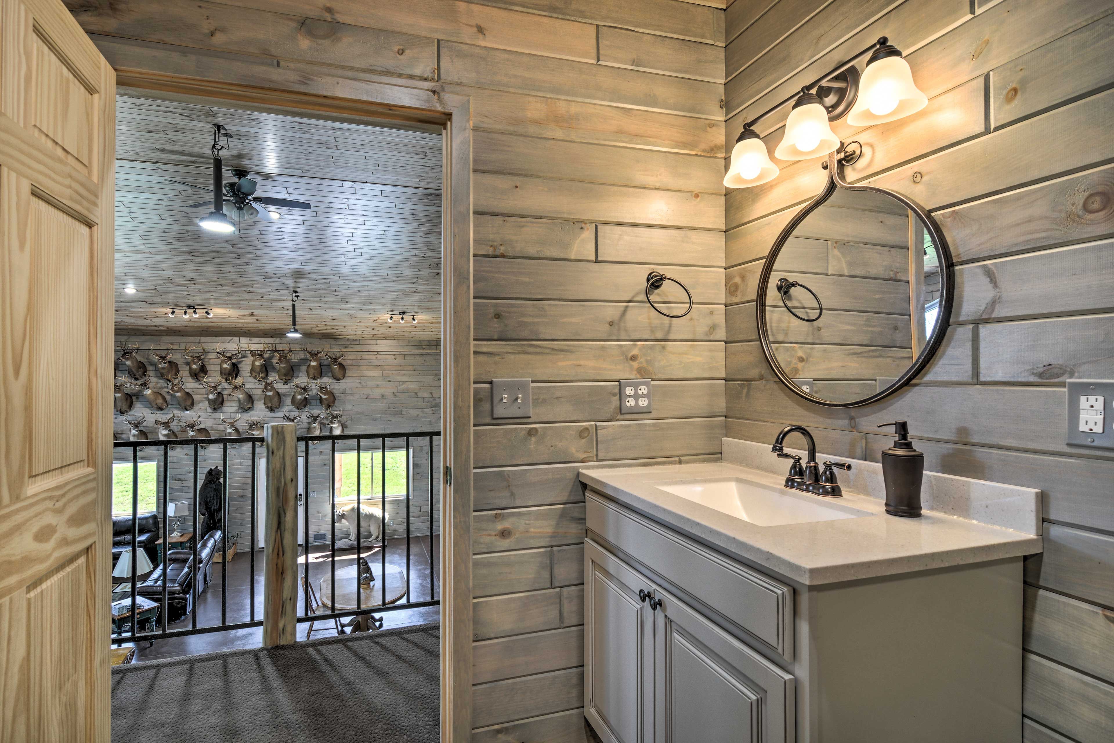 Full Bathroom | Complimentary Toiletries