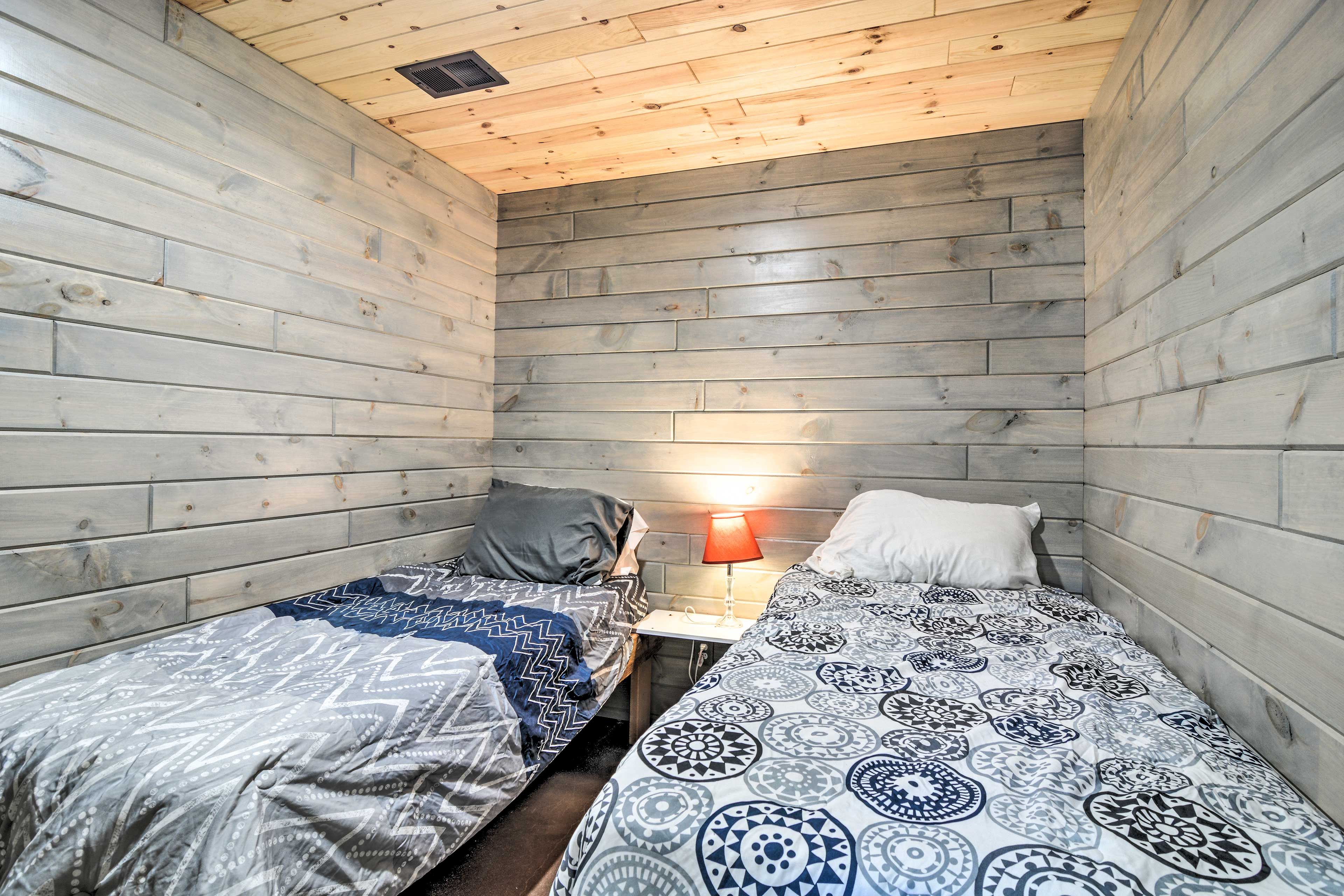 Bedroom 5 | 2 Twin Beds | 1st Floor