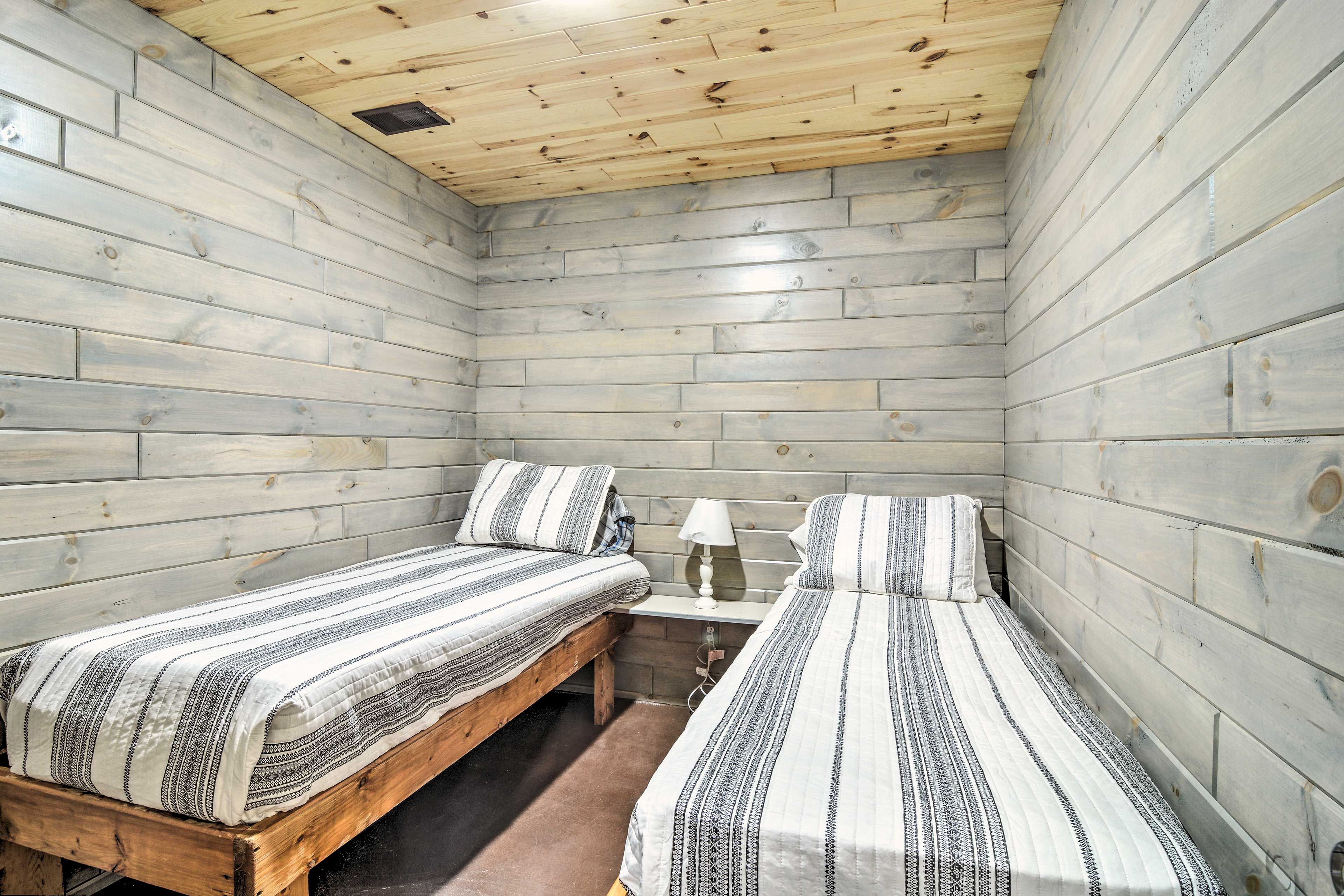 Bedroom 3 | 2 Twin Beds | 1st Floor
