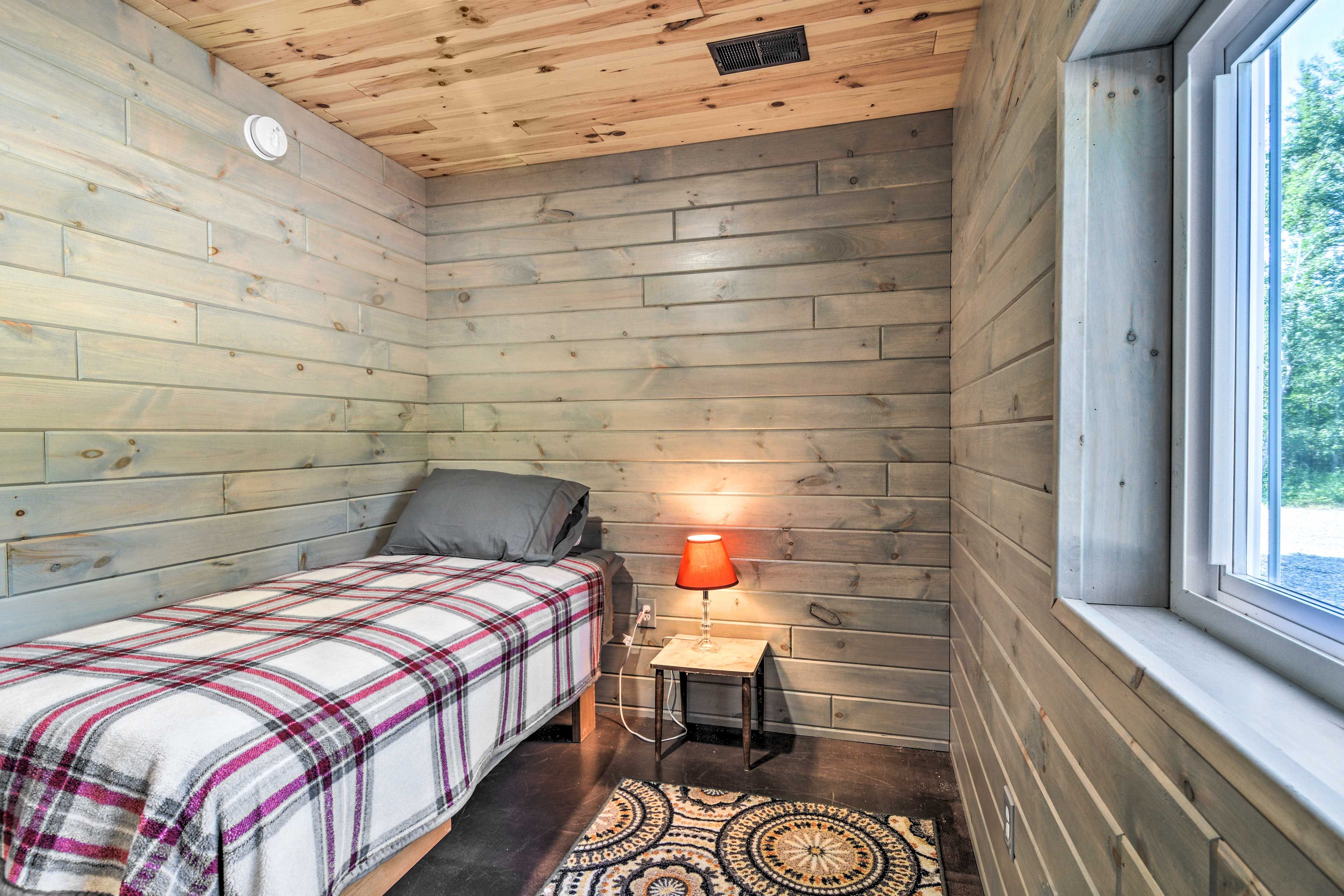 Bedroom 10 | Twin Bed | 1st Floor