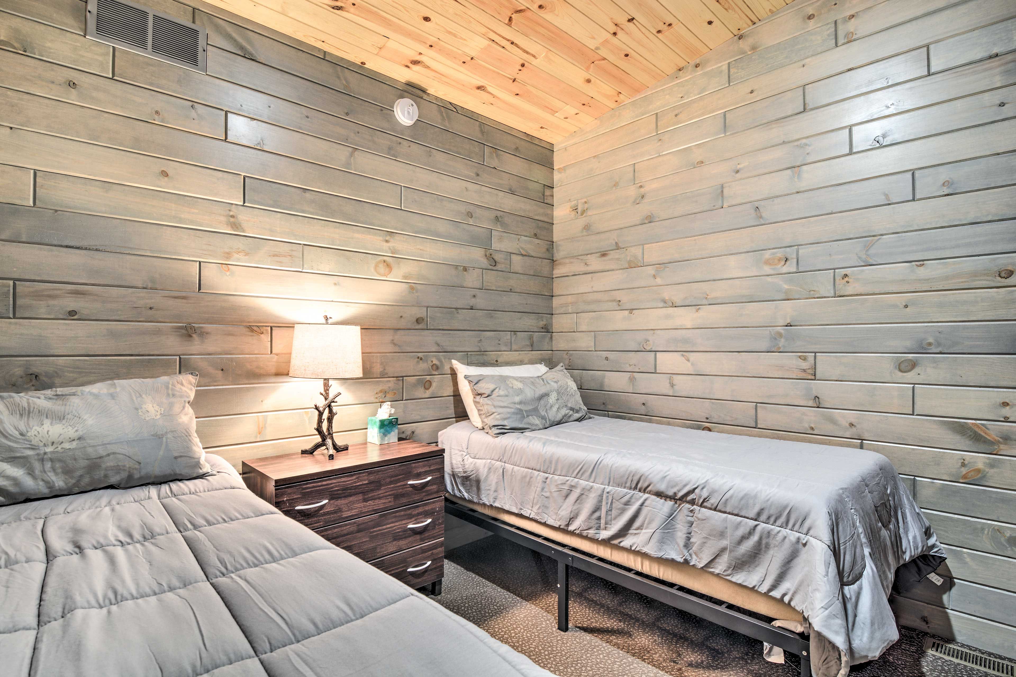 Bedroom 6 | 2 Twin Beds | 2nd Floor