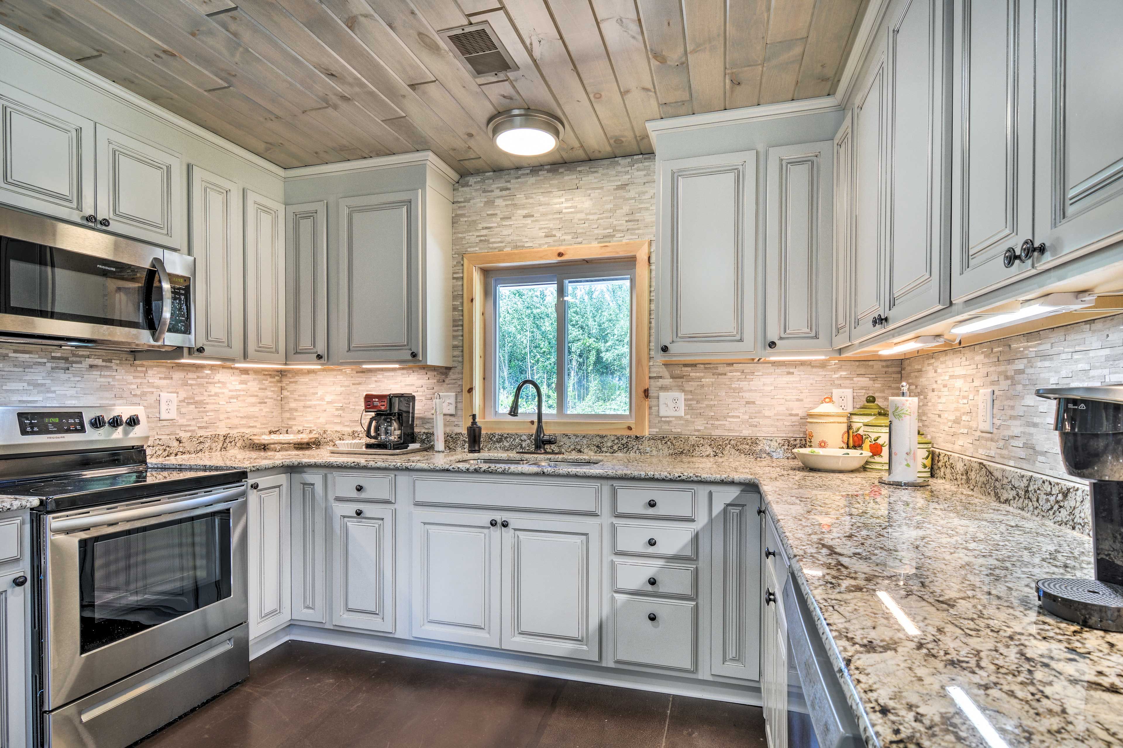 Fully Equipped Kitchen | Cooking Utensils | Ice Maker