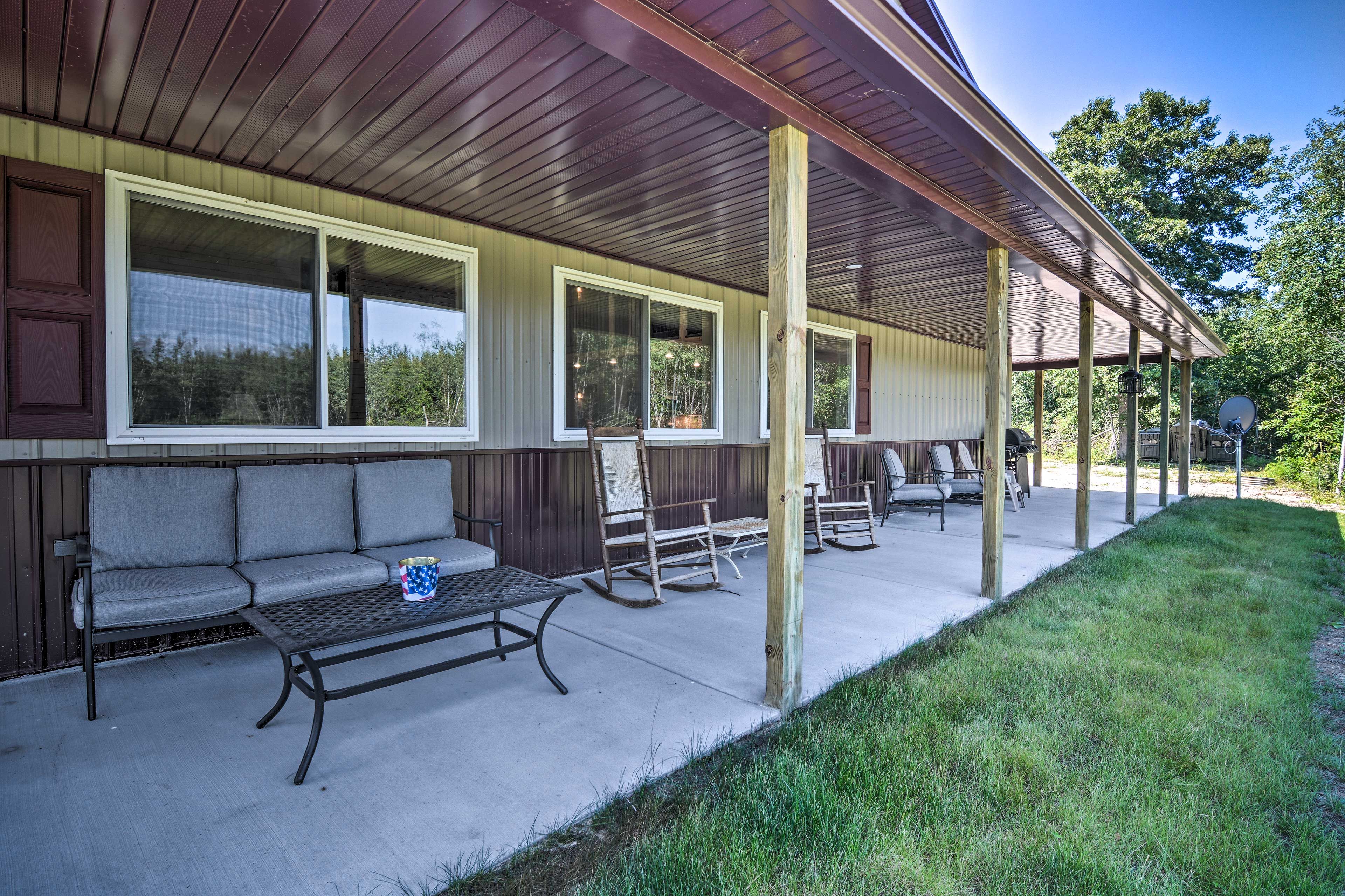 Covered Porch | 2 Stocked Fishing Ponds