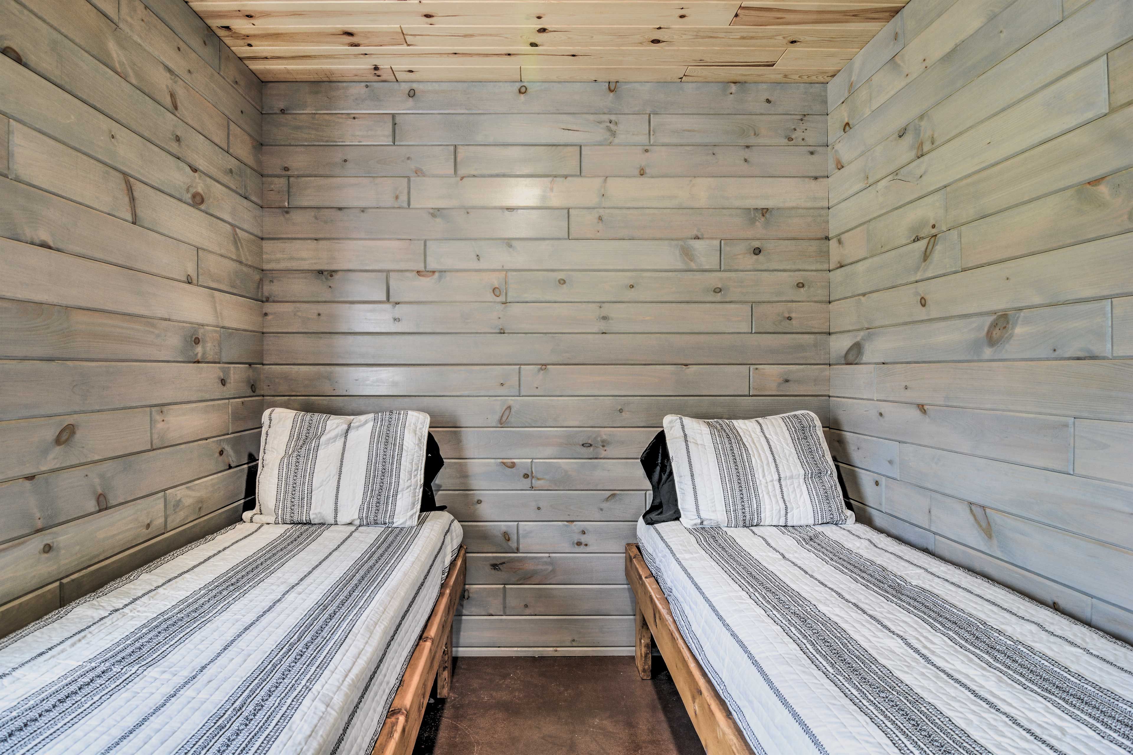 Bedroom 1 | 2 Twin Beds | 1st Floor