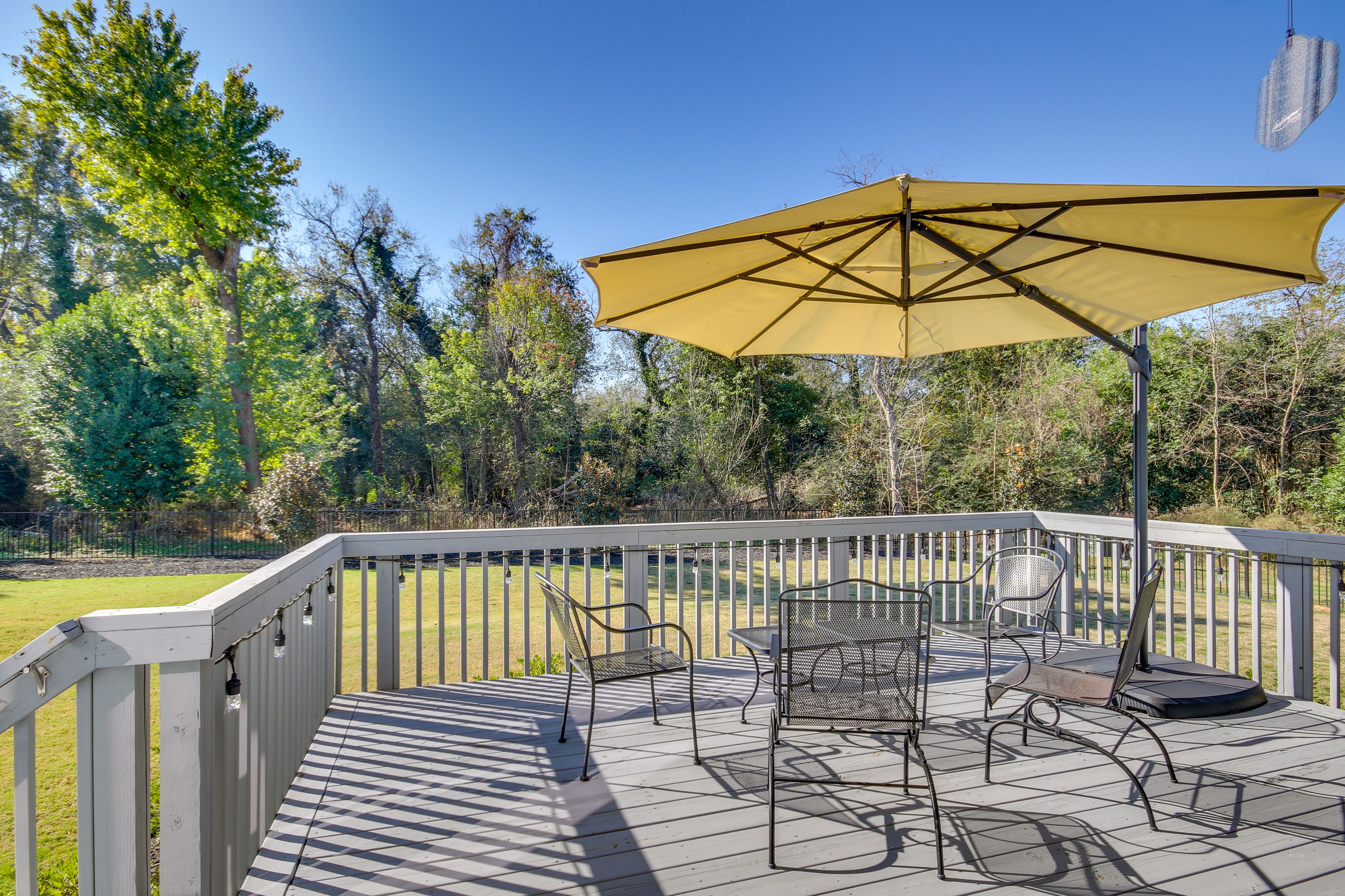 Deck | Fenced-in Private Yard (Fence Under Repair)