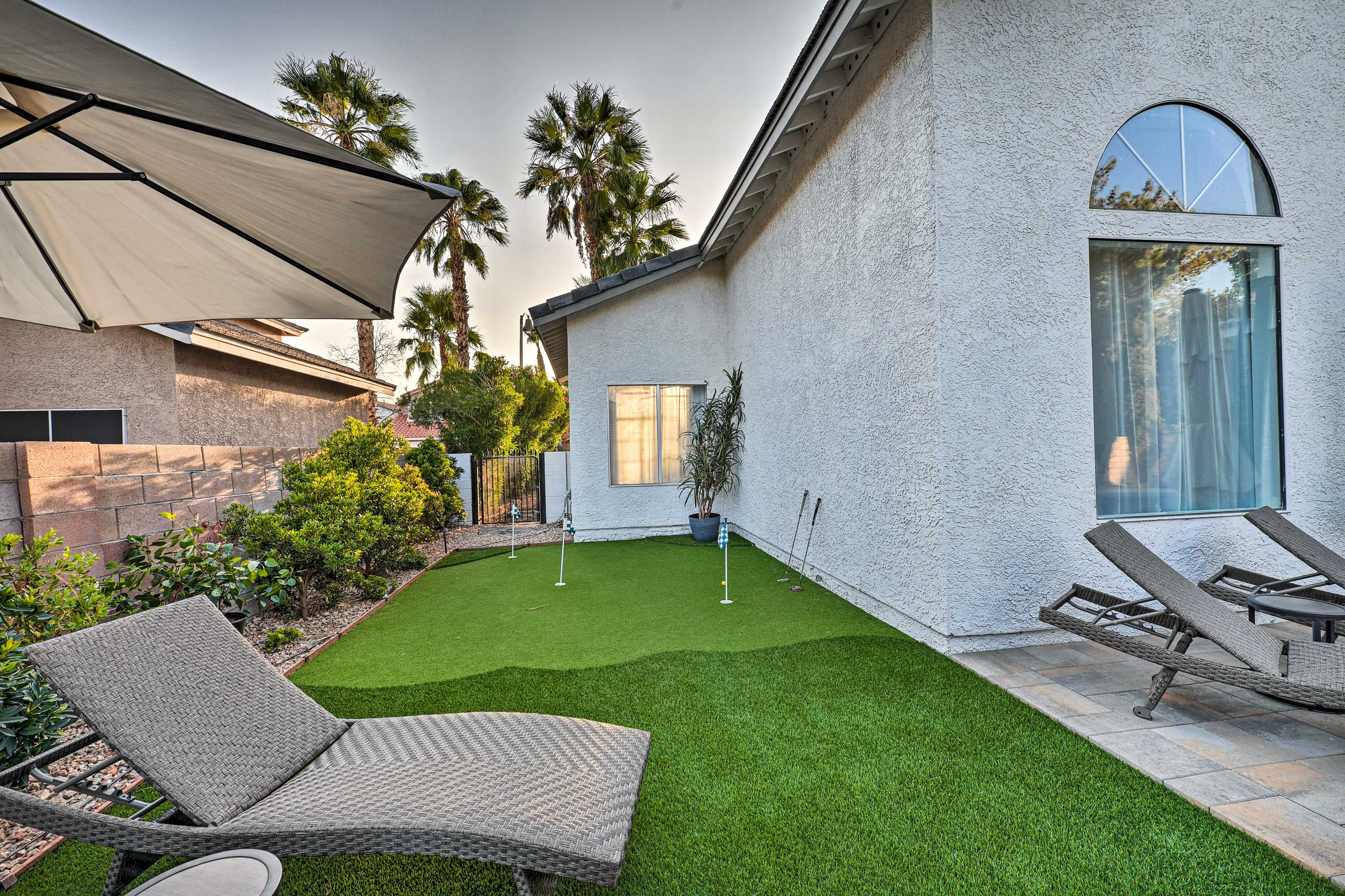 Mini Putting Green