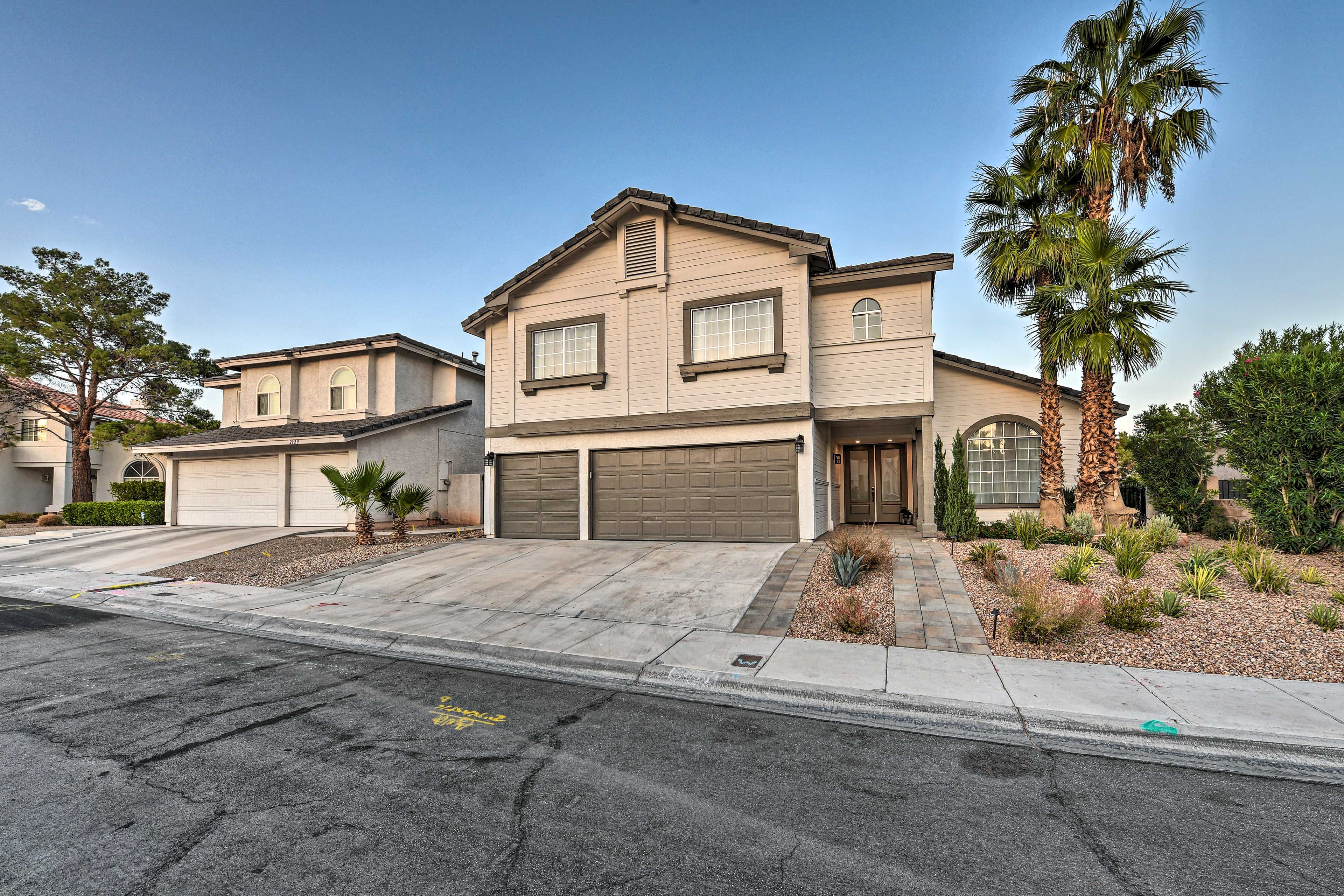 Home Exterior | Driveway Parking (3 Vehicles) | Garage Parking (3 Vehicles)