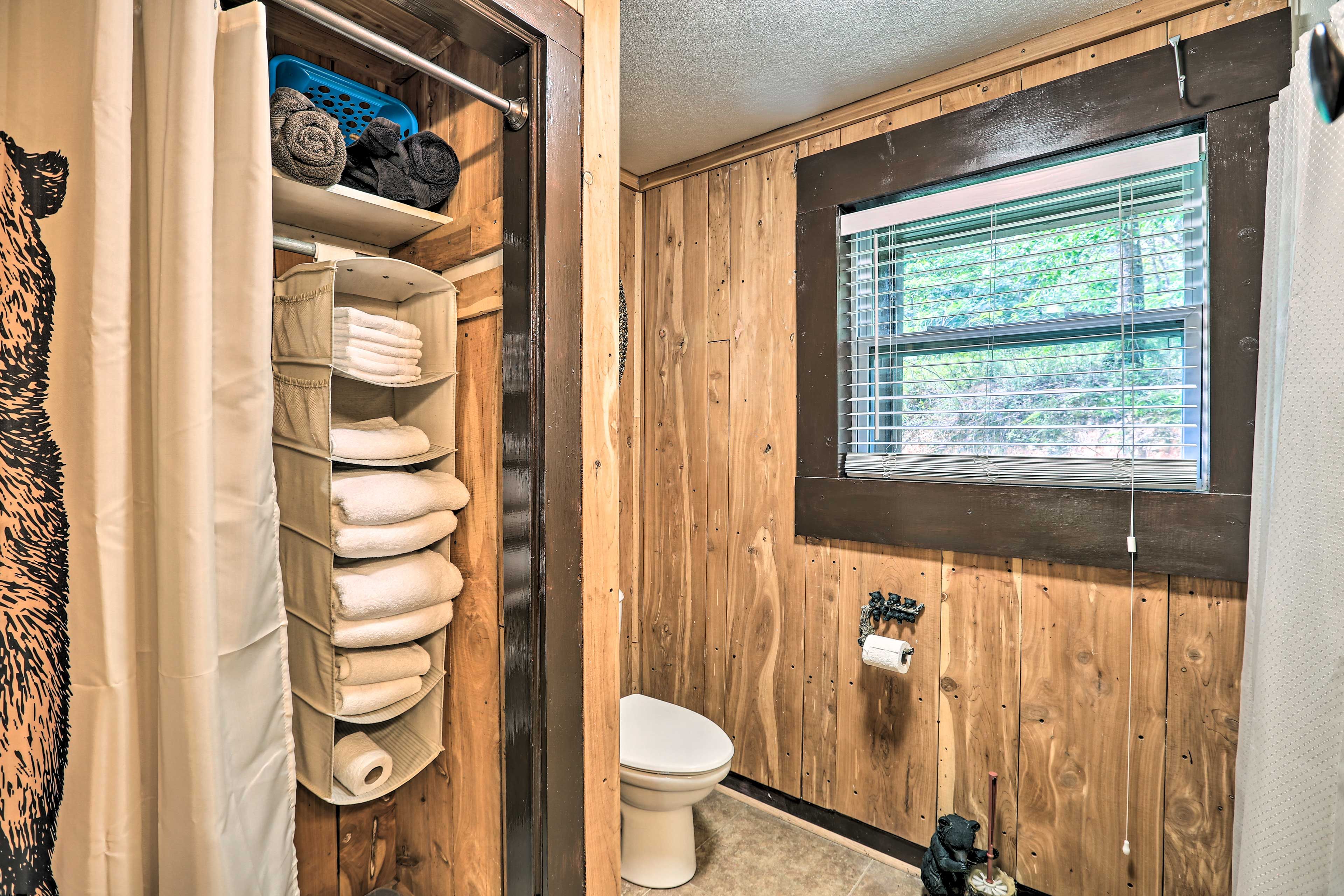 Full Bathroom | Linens & Towels Provided