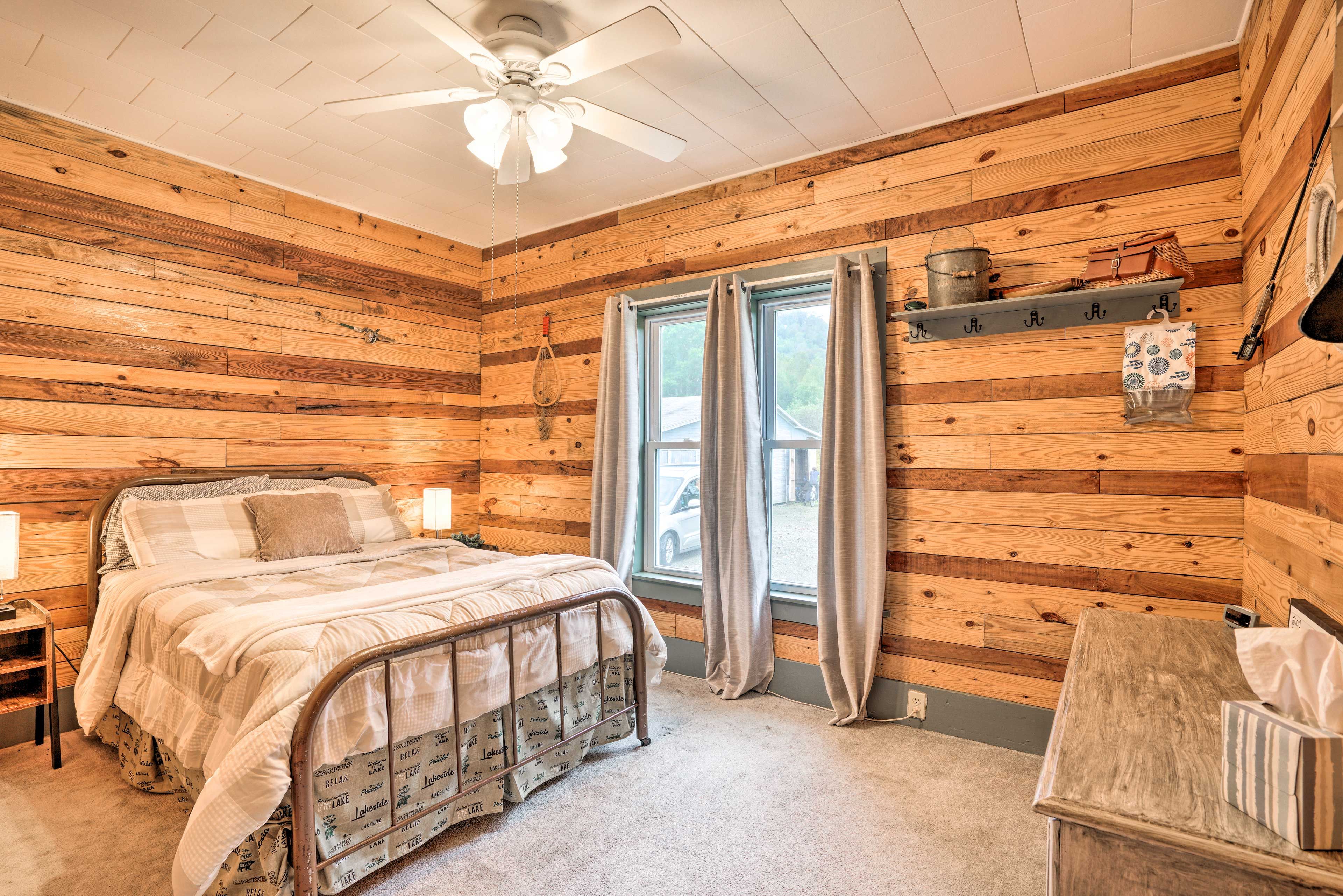 Bedroom 1 | Full Bed | 1st Floor