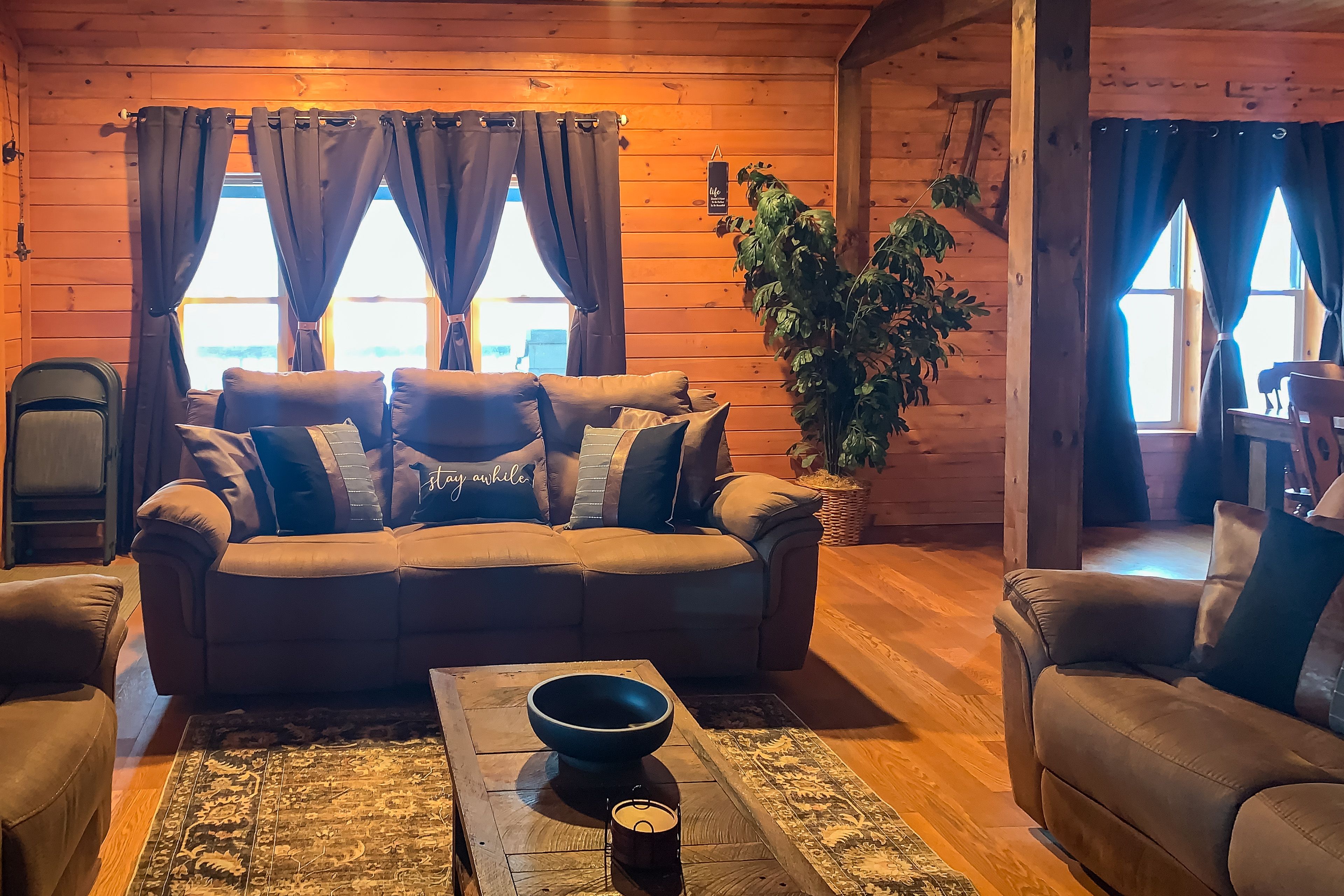 Living Room | Bedroom & Bathroom on 1st Floor | Free WiFi