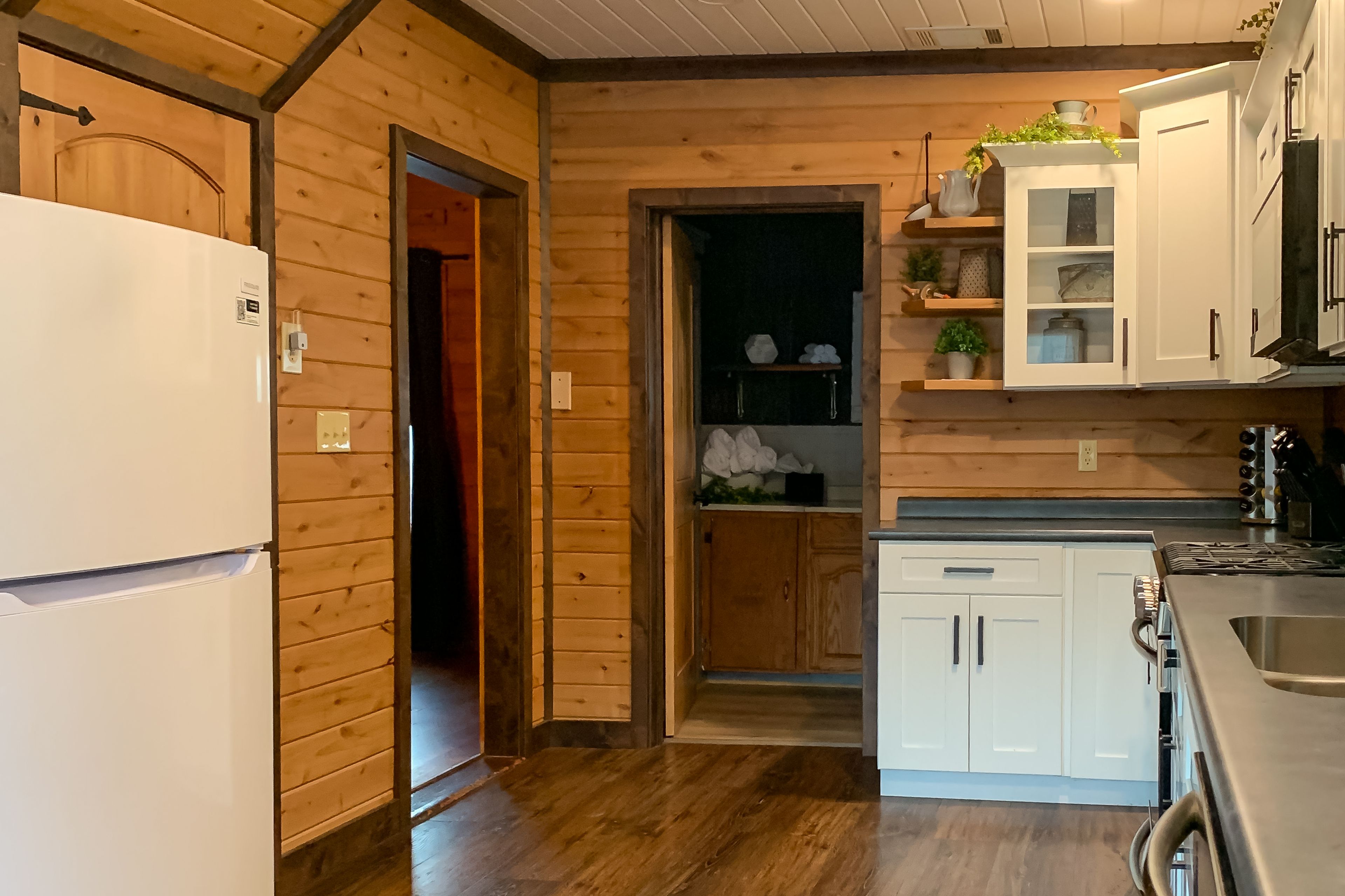 Fully Equipped Kitchen | Dishware & Flatware Provided