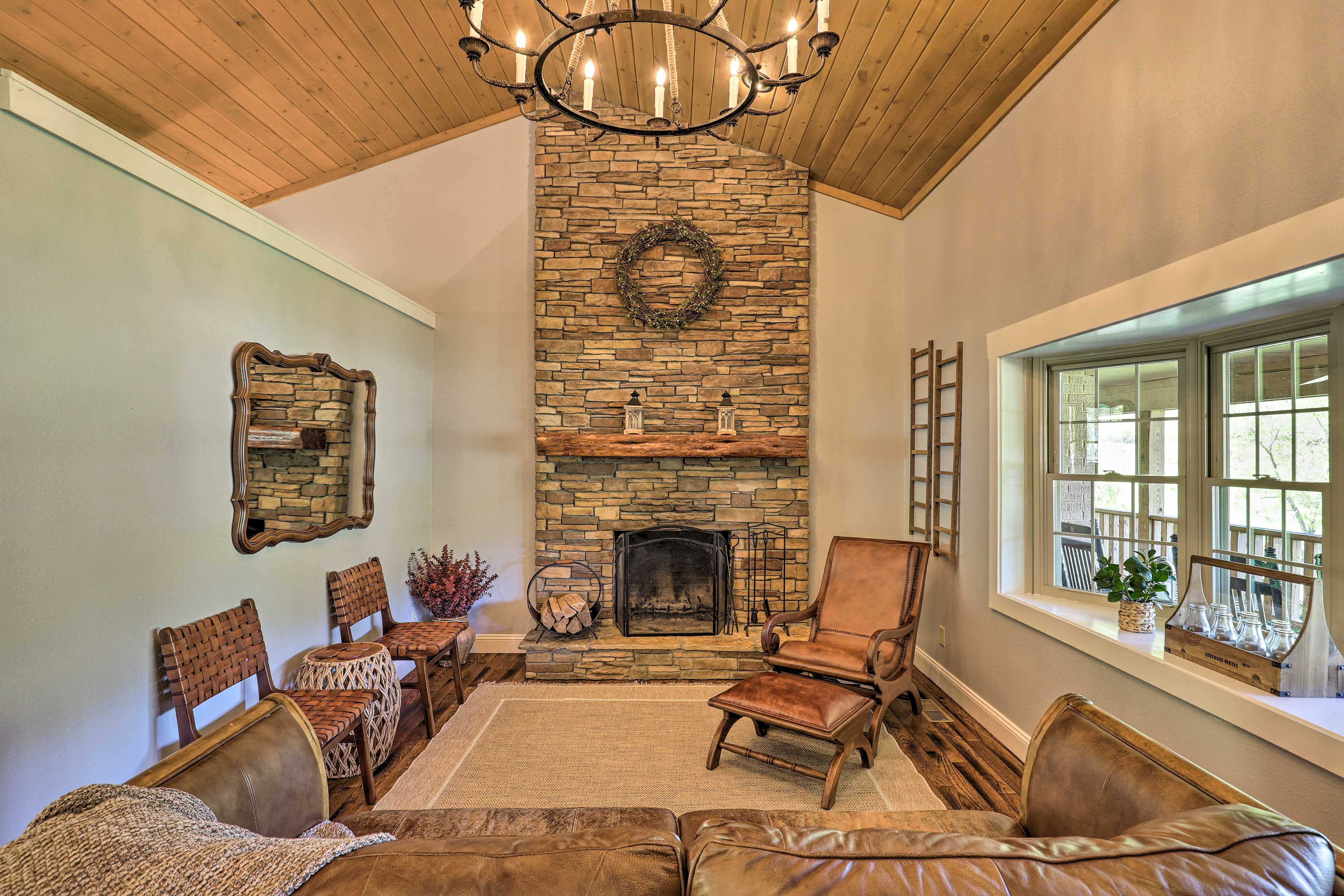 Burnsville Vacation Rental | 5BR | 3.5BA | Stairs Required | 3,276 Sq Ft