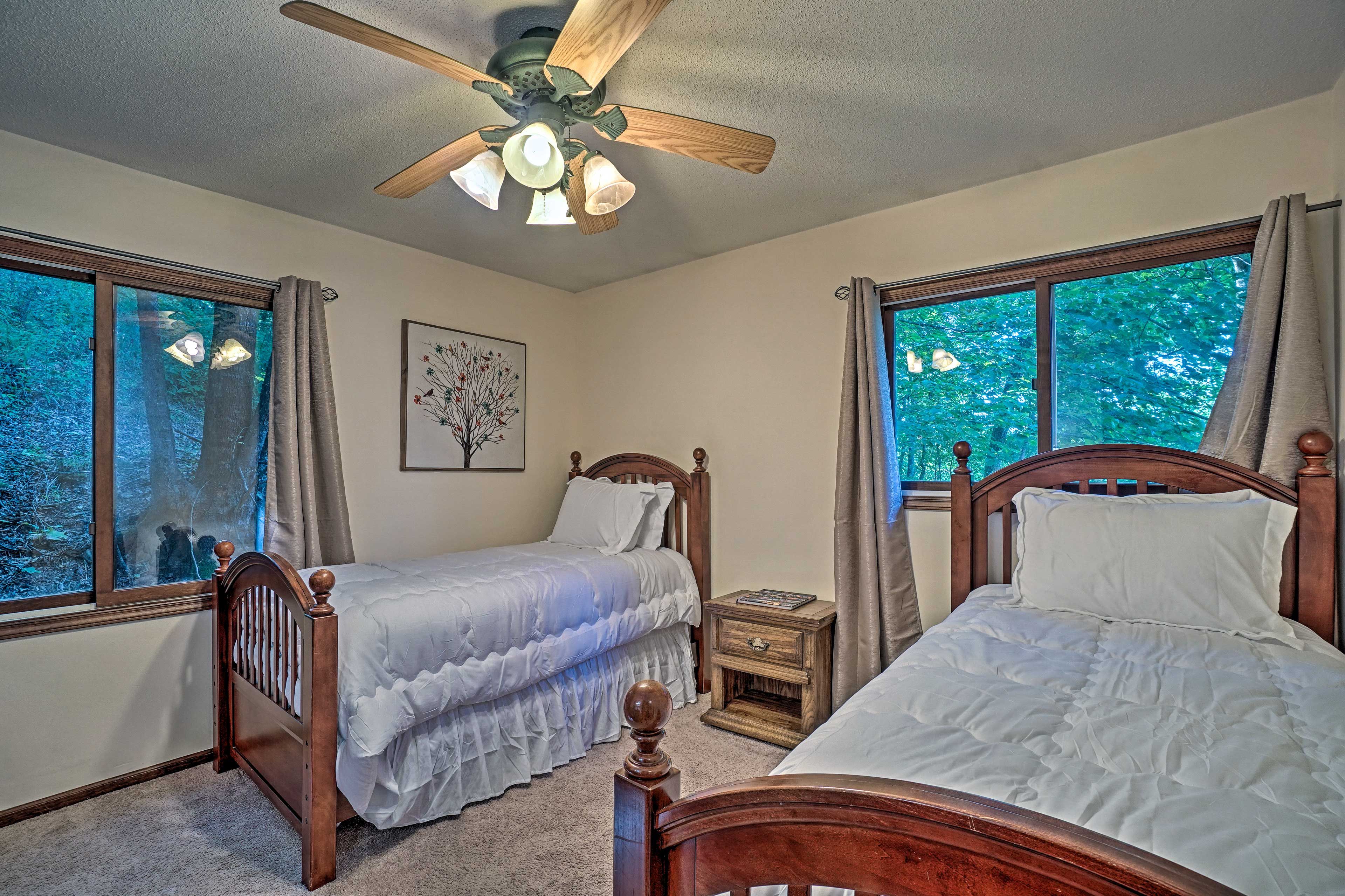 Bedroom 3 | 2 Twin Beds | 1st Floor