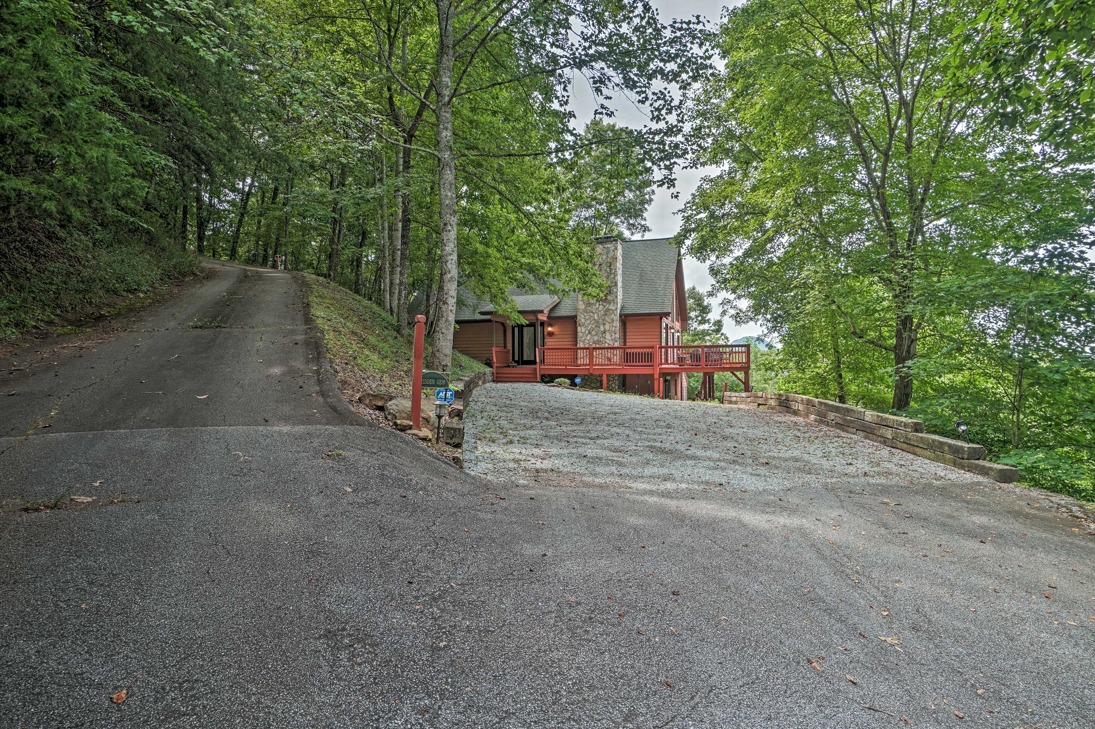 Parking | Gravel Driveway (4 Vehicles)