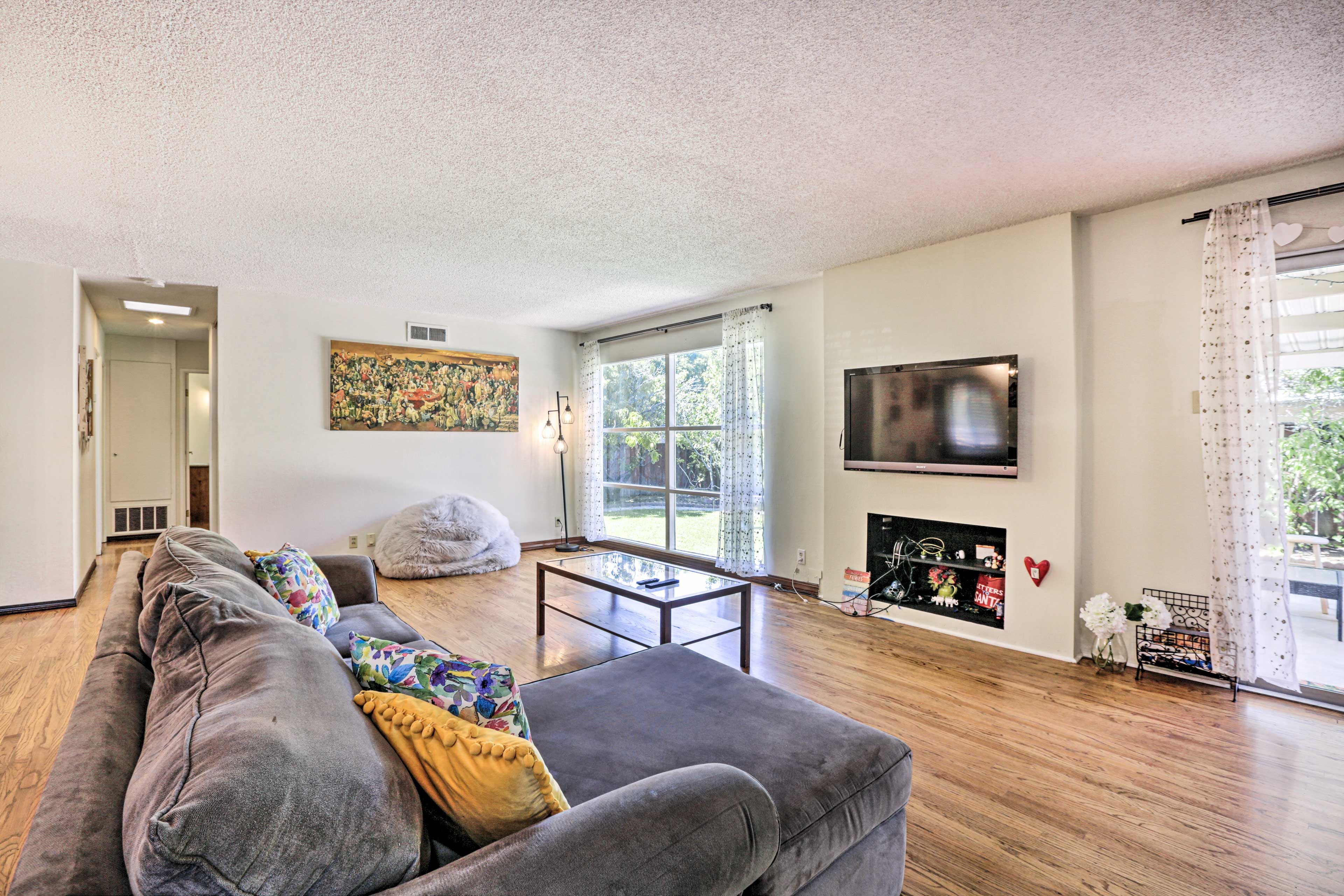 Living Room | Smart TV w/ Cable | Window A/C Units