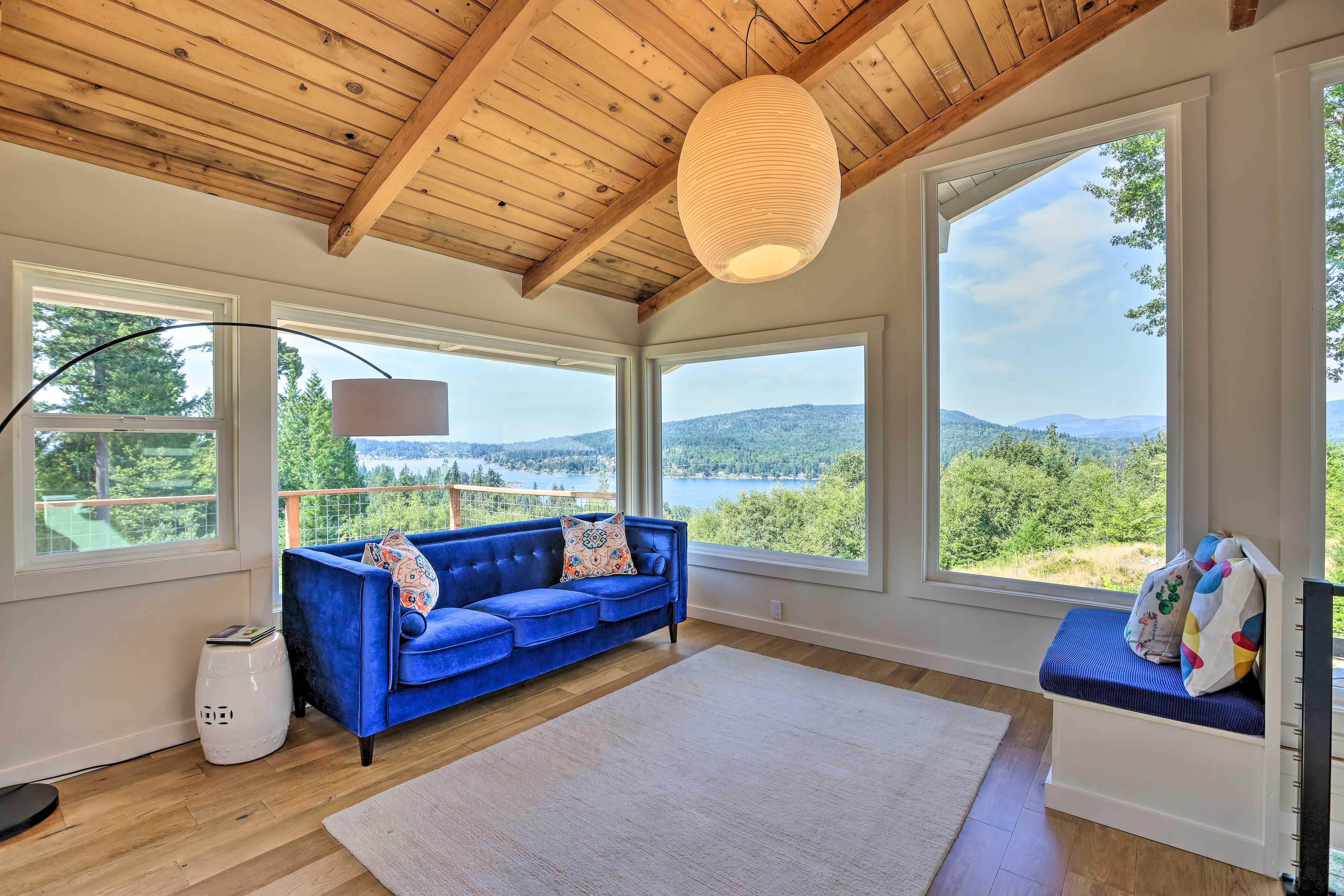 Living Area | Free WiFi